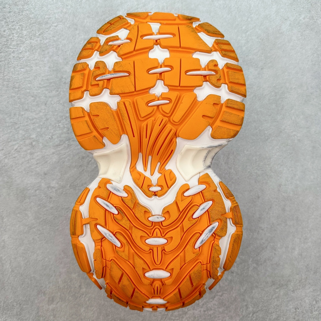 图片[9]-＃JC纯原 BALENCIAGA 10XL Sneakers 巴黎世家十二代网布系带低帮走秀复古老爹鞋 全套原纸板楦头开发 最原汁原味的灵魂版型 全鞋荧光划线卡点 胶水把控整洁度追求极致完美 每一双都是工艺品 多重QC质检 超越公司货的品控标准 实实在在的免检产品 原盒原配 正确字体电绣 粗细、位置、大小正确 侧边TPU 透气孔匹配意产原版 正确分离大底 TPU软底 原版一致大底LOGO 立体感十足 原厂皮料水洗做旧 采购原厂网纱 不含皮革 网布材料和聚氨酯 磨损效果 展现品牌对于新潮事物的热情 这款鞋子拥有巨大尺寸和醒目设计 符合当下”老爹鞋”的趋势 鞋子采用银灰配色 营造出低调而不失华丽的效果 10XL的尺码使它成为市场中最显眼的存在 适合追求个性化的人群 Balenciaga始终站在时尚前沿 此次发布的产品再次体现了他们的创新能力 尺码：35 36 37 38 39 40 41 42 43 44 45 46-选品中心