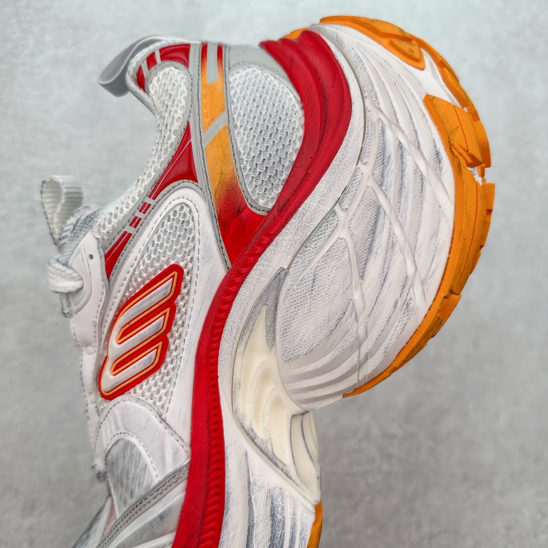 图片[7]-＃JC纯原 BALENCIAGA 10XL Sneakers 巴黎世家十二代网布系带低帮走秀复古老爹鞋 全套原纸板楦头开发 最原汁原味的灵魂版型 全鞋荧光划线卡点 胶水把控整洁度追求极致完美 每一双都是工艺品 多重QC质检 超越公司货的品控标准 实实在在的免检产品 原盒原配 正确字体电绣 粗细、位置、大小正确 侧边TPU 透气孔匹配意产原版 正确分离大底 TPU软底 原版一致大底LOGO 立体感十足 原厂皮料水洗做旧 采购原厂网纱 不含皮革 网布材料和聚氨酯 磨损效果 展现品牌对于新潮事物的热情 这款鞋子拥有巨大尺寸和醒目设计 符合当下”老爹鞋”的趋势 鞋子采用银灰配色 营造出低调而不失华丽的效果 10XL的尺码使它成为市场中最显眼的存在 适合追求个性化的人群 Balenciaga始终站在时尚前沿 此次发布的产品再次体现了他们的创新能力 尺码：35 36 37 38 39 40 41 42 43 44 45 46-选品中心