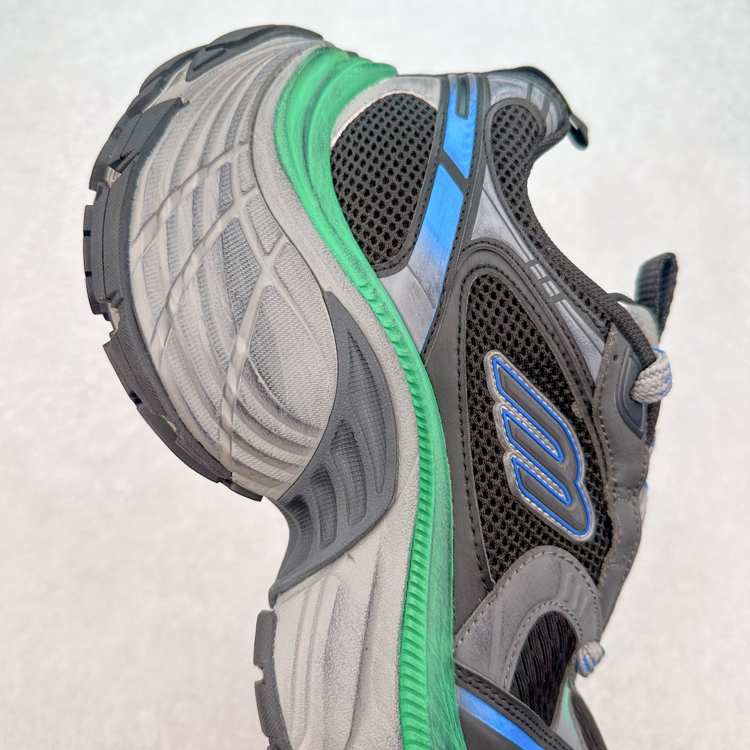 图片[6]-＃JC纯原 BALENCIAGA 10XL Sneakers 巴黎世家十二代网布系带低帮走秀复古老爹鞋 全套原纸板楦头开发 最原汁原味的灵魂版型 全鞋荧光划线卡点 胶水把控整洁度追求极致完美 每一双都是工艺品 多重QC质检 超越公司货的品控标准 实实在在的免检产品 原盒原配 正确字体电绣 粗细、位置、大小正确 侧边TPU 透气孔匹配意产原版 正确分离大底 TPU软底 原版一致大底LOGO 立体感十足 原厂皮料水洗做旧 采购原厂网纱 不含皮革 网布材料和聚氨酯 磨损效果 展现品牌对于新潮事物的热情 这款鞋子拥有巨大尺寸和醒目设计 符合当下”老爹鞋”的趋势 鞋子采用银灰配色 营造出低调而不失华丽的效果 10XL的尺码使它成为市场中最显眼的存在 适合追求个性化的人群 Balenciaga始终站在时尚前沿 此次发布的产品再次体现了他们的创新能力 尺码：35 36 37 38 39 40 41 42 43 44 45 46-选品中心