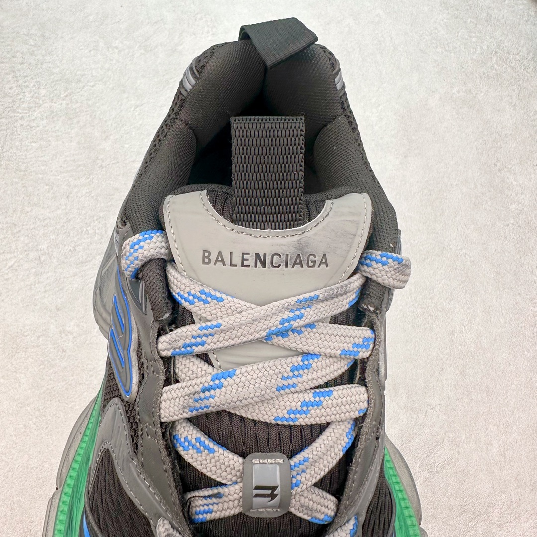 图片[5]-＃JC纯原 BALENCIAGA 10XL Sneakers 巴黎世家十二代网布系带低帮走秀复古老爹鞋 全套原纸板楦头开发 最原汁原味的灵魂版型 全鞋荧光划线卡点 胶水把控整洁度追求极致完美 每一双都是工艺品 多重QC质检 超越公司货的品控标准 实实在在的免检产品 原盒原配 正确字体电绣 粗细、位置、大小正确 侧边TPU 透气孔匹配意产原版 正确分离大底 TPU软底 原版一致大底LOGO 立体感十足 原厂皮料水洗做旧 采购原厂网纱 不含皮革 网布材料和聚氨酯 磨损效果 展现品牌对于新潮事物的热情 这款鞋子拥有巨大尺寸和醒目设计 符合当下”老爹鞋”的趋势 鞋子采用银灰配色 营造出低调而不失华丽的效果 10XL的尺码使它成为市场中最显眼的存在 适合追求个性化的人群 Balenciaga始终站在时尚前沿 此次发布的产品再次体现了他们的创新能力 尺码：35 36 37 38 39 40 41 42 43 44 45 46-选品中心