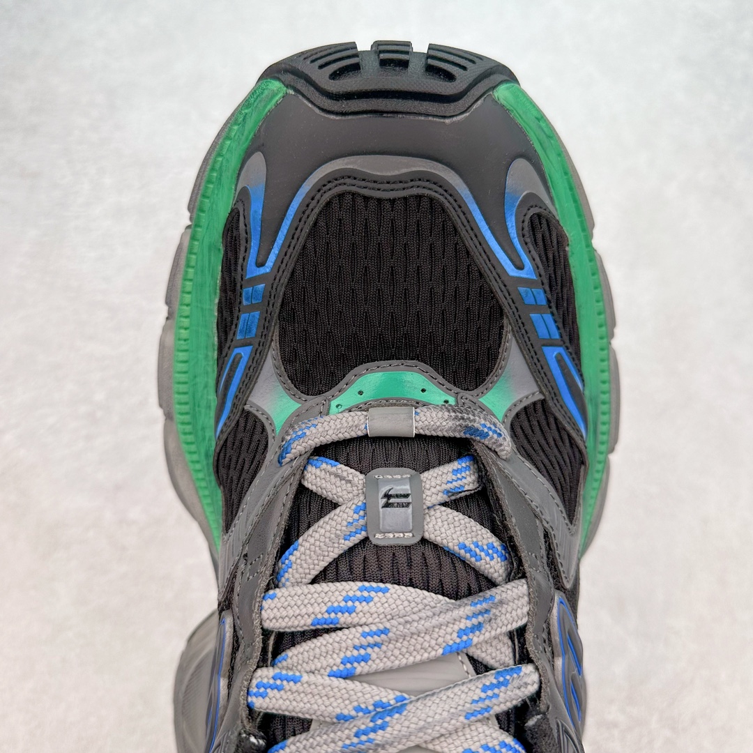 图片[4]-＃JC纯原 BALENCIAGA 10XL Sneakers 巴黎世家十二代网布系带低帮走秀复古老爹鞋 全套原纸板楦头开发 最原汁原味的灵魂版型 全鞋荧光划线卡点 胶水把控整洁度追求极致完美 每一双都是工艺品 多重QC质检 超越公司货的品控标准 实实在在的免检产品 原盒原配 正确字体电绣 粗细、位置、大小正确 侧边TPU 透气孔匹配意产原版 正确分离大底 TPU软底 原版一致大底LOGO 立体感十足 原厂皮料水洗做旧 采购原厂网纱 不含皮革 网布材料和聚氨酯 磨损效果 展现品牌对于新潮事物的热情 这款鞋子拥有巨大尺寸和醒目设计 符合当下”老爹鞋”的趋势 鞋子采用银灰配色 营造出低调而不失华丽的效果 10XL的尺码使它成为市场中最显眼的存在 适合追求个性化的人群 Balenciaga始终站在时尚前沿 此次发布的产品再次体现了他们的创新能力 尺码：35 36 37 38 39 40 41 42 43 44 45 46-选品中心