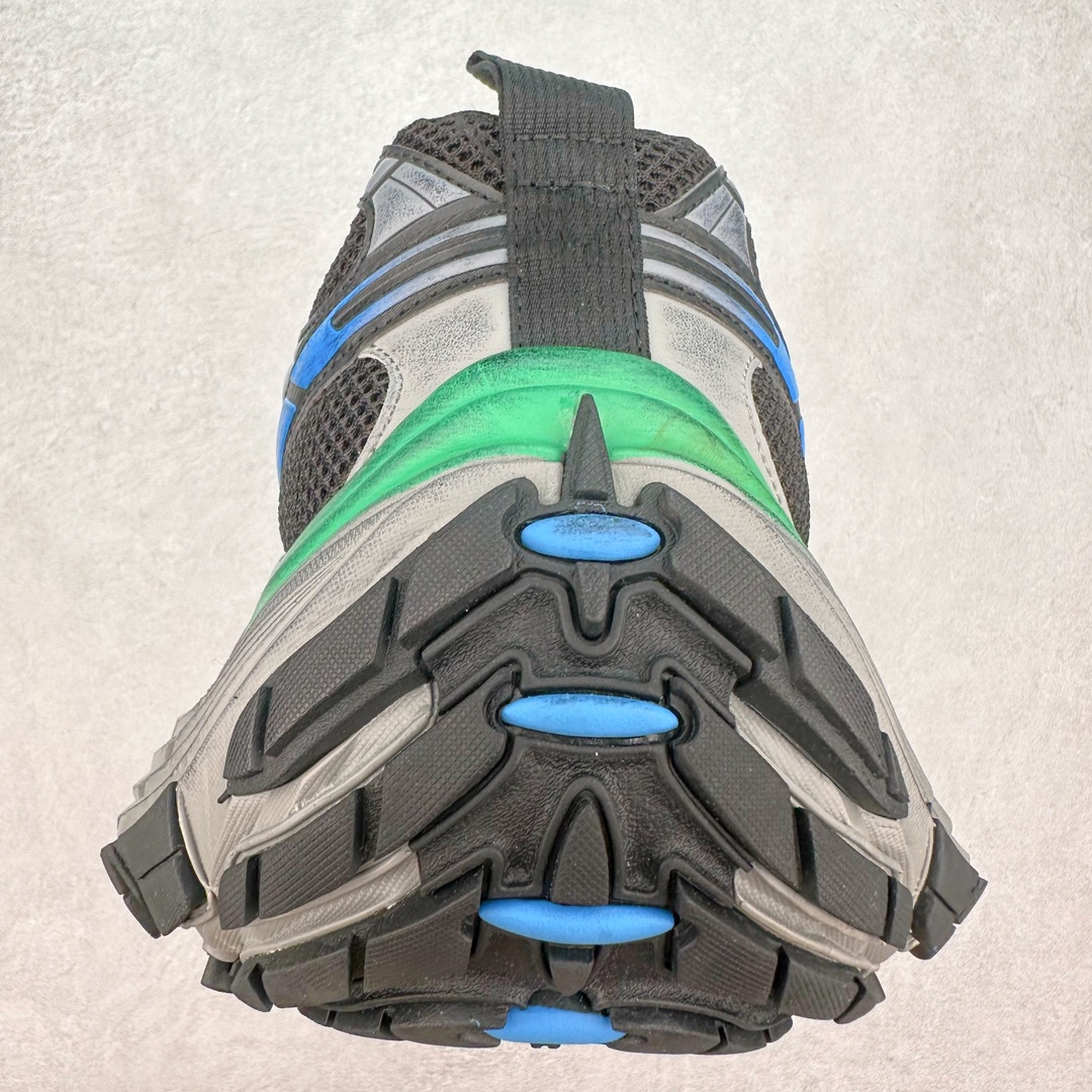 图片[8]-＃JC纯原 BALENCIAGA 10XL Sneakers 巴黎世家十二代网布系带低帮走秀复古老爹鞋 全套原纸板楦头开发 最原汁原味的灵魂版型 全鞋荧光划线卡点 胶水把控整洁度追求极致完美 每一双都是工艺品 多重QC质检 超越公司货的品控标准 实实在在的免检产品 原盒原配 正确字体电绣 粗细、位置、大小正确 侧边TPU 透气孔匹配意产原版 正确分离大底 TPU软底 原版一致大底LOGO 立体感十足 原厂皮料水洗做旧 采购原厂网纱 不含皮革 网布材料和聚氨酯 磨损效果 展现品牌对于新潮事物的热情 这款鞋子拥有巨大尺寸和醒目设计 符合当下”老爹鞋”的趋势 鞋子采用银灰配色 营造出低调而不失华丽的效果 10XL的尺码使它成为市场中最显眼的存在 适合追求个性化的人群 Balenciaga始终站在时尚前沿 此次发布的产品再次体现了他们的创新能力 尺码：35 36 37 38 39 40 41 42 43 44 45 46-选品中心