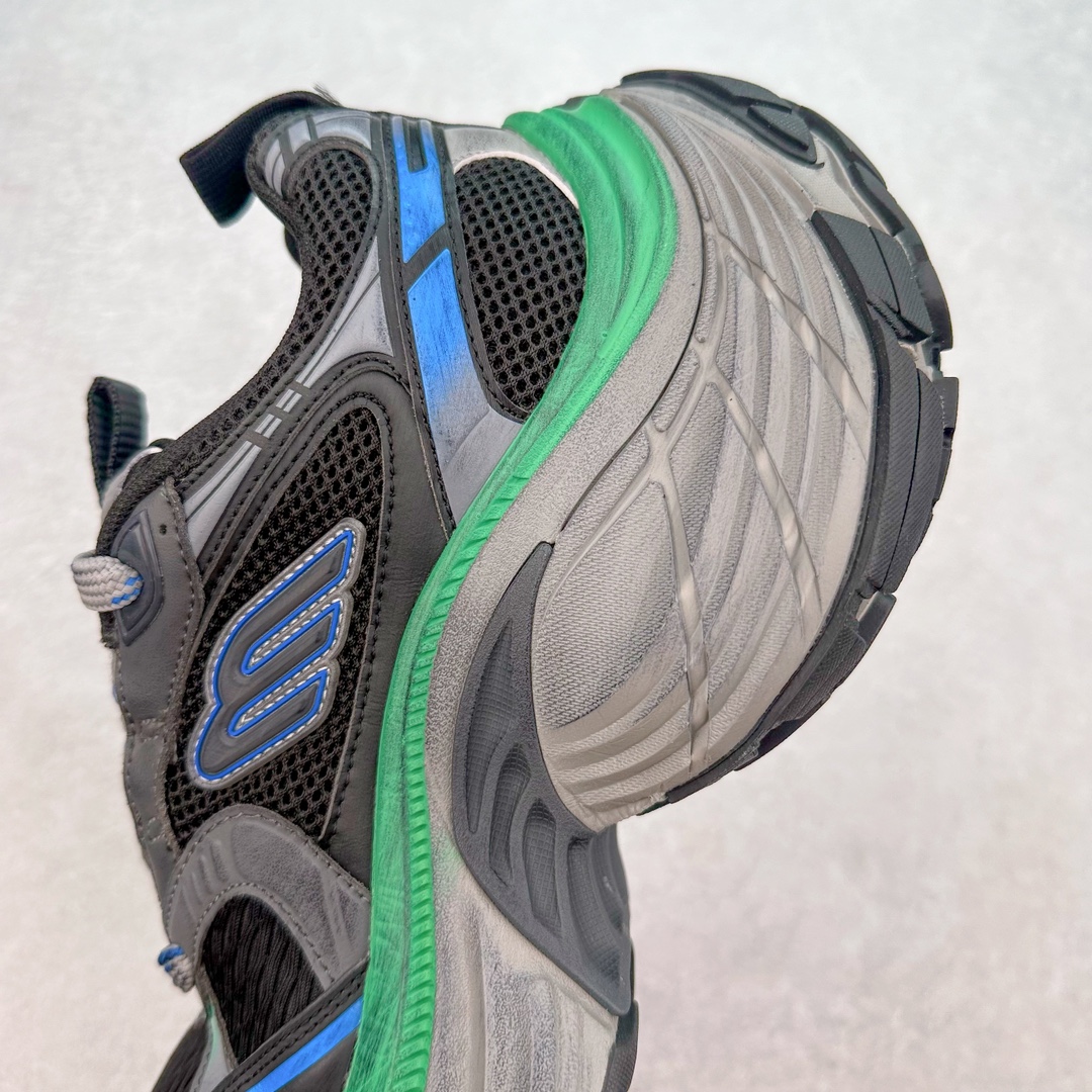 图片[7]-＃JC纯原 BALENCIAGA 10XL Sneakers 巴黎世家十二代网布系带低帮走秀复古老爹鞋 全套原纸板楦头开发 最原汁原味的灵魂版型 全鞋荧光划线卡点 胶水把控整洁度追求极致完美 每一双都是工艺品 多重QC质检 超越公司货的品控标准 实实在在的免检产品 原盒原配 正确字体电绣 粗细、位置、大小正确 侧边TPU 透气孔匹配意产原版 正确分离大底 TPU软底 原版一致大底LOGO 立体感十足 原厂皮料水洗做旧 采购原厂网纱 不含皮革 网布材料和聚氨酯 磨损效果 展现品牌对于新潮事物的热情 这款鞋子拥有巨大尺寸和醒目设计 符合当下”老爹鞋”的趋势 鞋子采用银灰配色 营造出低调而不失华丽的效果 10XL的尺码使它成为市场中最显眼的存在 适合追求个性化的人群 Balenciaga始终站在时尚前沿 此次发布的产品再次体现了他们的创新能力 尺码：35 36 37 38 39 40 41 42 43 44 45 46-选品中心