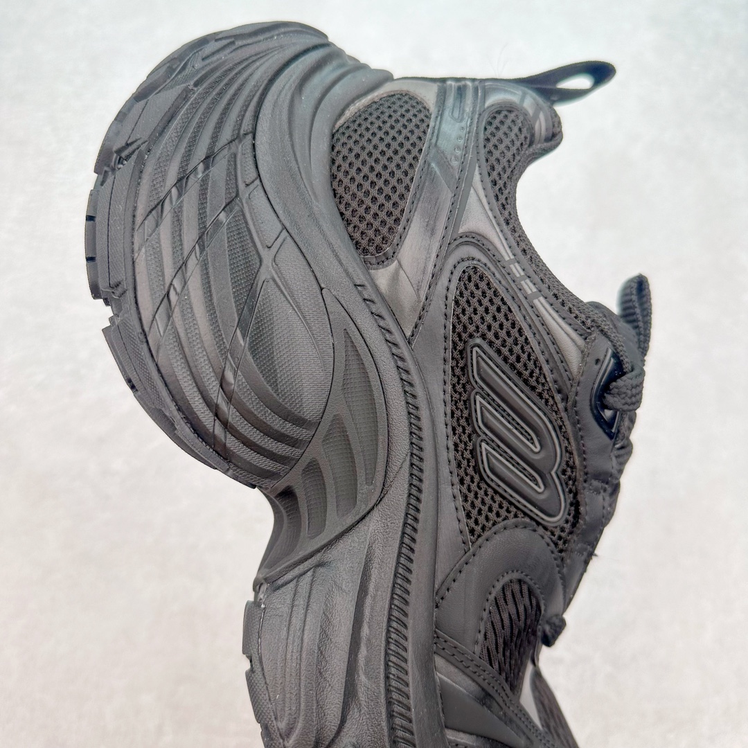 图片[6]-＃JC纯原 BALENCIAGA 10XL Sneakers 巴黎世家十二代网布系带低帮走秀复古老爹鞋 全套原纸板楦头开发 最原汁原味的灵魂版型 全鞋荧光划线卡点 胶水把控整洁度追求极致完美 每一双都是工艺品 多重QC质检 超越公司货的品控标准 实实在在的免检产品 原盒原配 正确字体电绣 粗细、位置、大小正确 侧边TPU 透气孔匹配意产原版 正确分离大底 TPU软底 原版一致大底LOGO 立体感十足 原厂皮料水洗做旧 采购原厂网纱 不含皮革 网布材料和聚氨酯 磨损效果 展现品牌对于新潮事物的热情 这款鞋子拥有巨大尺寸和醒目设计 符合当下”老爹鞋”的趋势 鞋子采用银灰配色 营造出低调而不失华丽的效果 10XL的尺码使它成为市场中最显眼的存在 适合追求个性化的人群 Balenciaga始终站在时尚前沿 此次发布的产品再次体现了他们的创新能力 尺码：35 36 37 38 39 40 41 42 43 44 45 46-选品中心