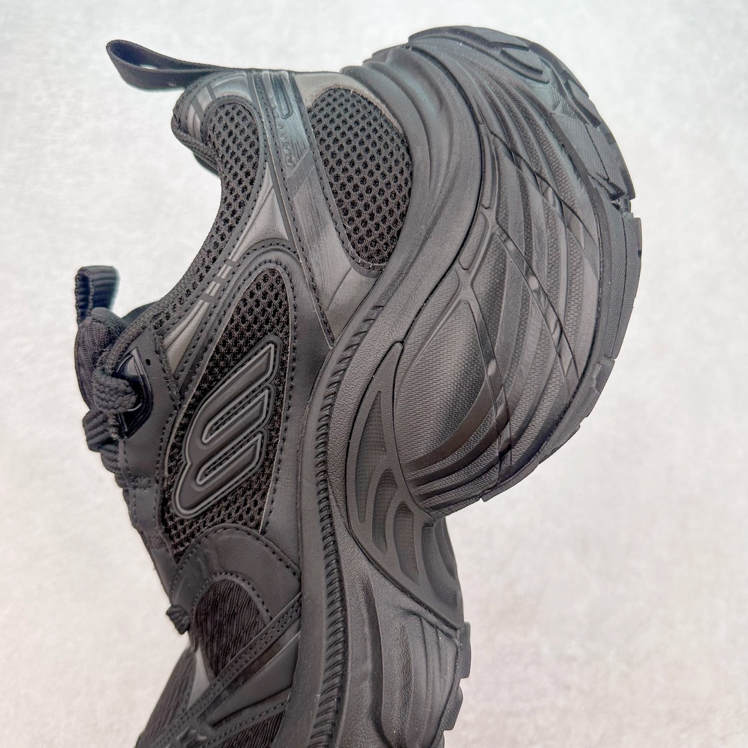 图片[7]-＃JC纯原 BALENCIAGA 10XL Sneakers 巴黎世家十二代网布系带低帮走秀复古老爹鞋 全套原纸板楦头开发 最原汁原味的灵魂版型 全鞋荧光划线卡点 胶水把控整洁度追求极致完美 每一双都是工艺品 多重QC质检 超越公司货的品控标准 实实在在的免检产品 原盒原配 正确字体电绣 粗细、位置、大小正确 侧边TPU 透气孔匹配意产原版 正确分离大底 TPU软底 原版一致大底LOGO 立体感十足 原厂皮料水洗做旧 采购原厂网纱 不含皮革 网布材料和聚氨酯 磨损效果 展现品牌对于新潮事物的热情 这款鞋子拥有巨大尺寸和醒目设计 符合当下”老爹鞋”的趋势 鞋子采用银灰配色 营造出低调而不失华丽的效果 10XL的尺码使它成为市场中最显眼的存在 适合追求个性化的人群 Balenciaga始终站在时尚前沿 此次发布的产品再次体现了他们的创新能力 尺码：35 36 37 38 39 40 41 42 43 44 45 46-选品中心