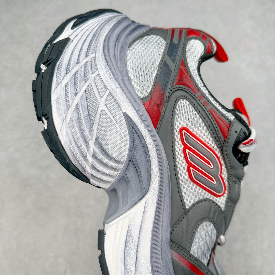 图片[6]-＃JC纯原 BALENCIAGA 10XL Sneakers 巴黎世家十二代网布系带低帮走秀复古老爹鞋 全套原纸板楦头开发 最原汁原味的灵魂版型 全鞋荧光划线卡点 胶水把控整洁度追求极致完美 每一双都是工艺品 多重QC质检 超越公司货的品控标准 实实在在的免检产品 原盒原配 正确字体电绣 粗细、位置、大小正确 侧边TPU 透气孔匹配意产原版 正确分离大底 TPU软底 原版一致大底LOGO 立体感十足 原厂皮料水洗做旧 采购原厂网纱 不含皮革 网布材料和聚氨酯 磨损效果 展现品牌对于新潮事物的热情 这款鞋子拥有巨大尺寸和醒目设计 符合当下”老爹鞋”的趋势 鞋子采用银灰配色 营造出低调而不失华丽的效果 10XL的尺码使它成为市场中最显眼的存在 适合追求个性化的人群 Balenciaga始终站在时尚前沿 此次发布的产品再次体现了他们的创新能力 尺码：35 36 37 38 39 40 41 42 43 44 45 46-选品中心