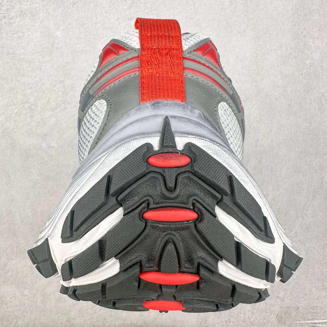 图片[8]-＃JC纯原 BALENCIAGA 10XL Sneakers 巴黎世家十二代网布系带低帮走秀复古老爹鞋 全套原纸板楦头开发 最原汁原味的灵魂版型 全鞋荧光划线卡点 胶水把控整洁度追求极致完美 每一双都是工艺品 多重QC质检 超越公司货的品控标准 实实在在的免检产品 原盒原配 正确字体电绣 粗细、位置、大小正确 侧边TPU 透气孔匹配意产原版 正确分离大底 TPU软底 原版一致大底LOGO 立体感十足 原厂皮料水洗做旧 采购原厂网纱 不含皮革 网布材料和聚氨酯 磨损效果 展现品牌对于新潮事物的热情 这款鞋子拥有巨大尺寸和醒目设计 符合当下”老爹鞋”的趋势 鞋子采用银灰配色 营造出低调而不失华丽的效果 10XL的尺码使它成为市场中最显眼的存在 适合追求个性化的人群 Balenciaga始终站在时尚前沿 此次发布的产品再次体现了他们的创新能力 尺码：35 36 37 38 39 40 41 42 43 44 45 46-选品中心