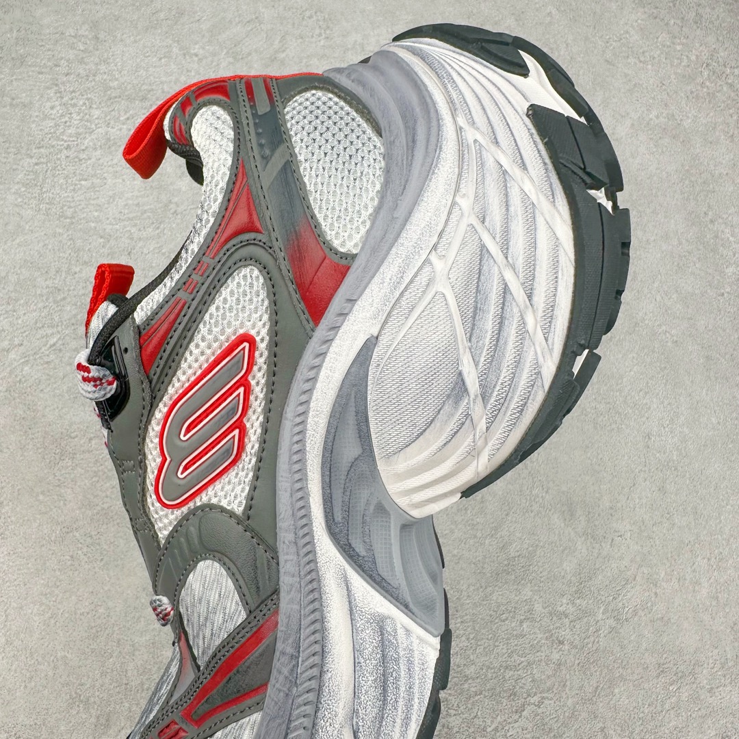 图片[7]-＃JC纯原 BALENCIAGA 10XL Sneakers 巴黎世家十二代网布系带低帮走秀复古老爹鞋 全套原纸板楦头开发 最原汁原味的灵魂版型 全鞋荧光划线卡点 胶水把控整洁度追求极致完美 每一双都是工艺品 多重QC质检 超越公司货的品控标准 实实在在的免检产品 原盒原配 正确字体电绣 粗细、位置、大小正确 侧边TPU 透气孔匹配意产原版 正确分离大底 TPU软底 原版一致大底LOGO 立体感十足 原厂皮料水洗做旧 采购原厂网纱 不含皮革 网布材料和聚氨酯 磨损效果 展现品牌对于新潮事物的热情 这款鞋子拥有巨大尺寸和醒目设计 符合当下”老爹鞋”的趋势 鞋子采用银灰配色 营造出低调而不失华丽的效果 10XL的尺码使它成为市场中最显眼的存在 适合追求个性化的人群 Balenciaga始终站在时尚前沿 此次发布的产品再次体现了他们的创新能力 尺码：35 36 37 38 39 40 41 42 43 44 45 46-选品中心