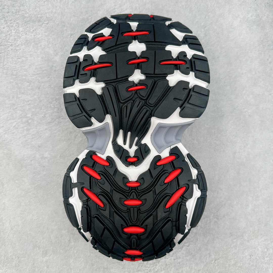 图片[9]-＃JC纯原 BALENCIAGA 10XL Sneakers 巴黎世家十二代网布系带低帮走秀复古老爹鞋 全套原纸板楦头开发 最原汁原味的灵魂版型 全鞋荧光划线卡点 胶水把控整洁度追求极致完美 每一双都是工艺品 多重QC质检 超越公司货的品控标准 实实在在的免检产品 原盒原配 正确字体电绣 粗细、位置、大小正确 侧边TPU 透气孔匹配意产原版 正确分离大底 TPU软底 原版一致大底LOGO 立体感十足 原厂皮料水洗做旧 采购原厂网纱 不含皮革 网布材料和聚氨酯 磨损效果 展现品牌对于新潮事物的热情 这款鞋子拥有巨大尺寸和醒目设计 符合当下”老爹鞋”的趋势 鞋子采用银灰配色 营造出低调而不失华丽的效果 10XL的尺码使它成为市场中最显眼的存在 适合追求个性化的人群 Balenciaga始终站在时尚前沿 此次发布的产品再次体现了他们的创新能力 尺码：35 36 37 38 39 40 41 42 43 44 45 46-选品中心