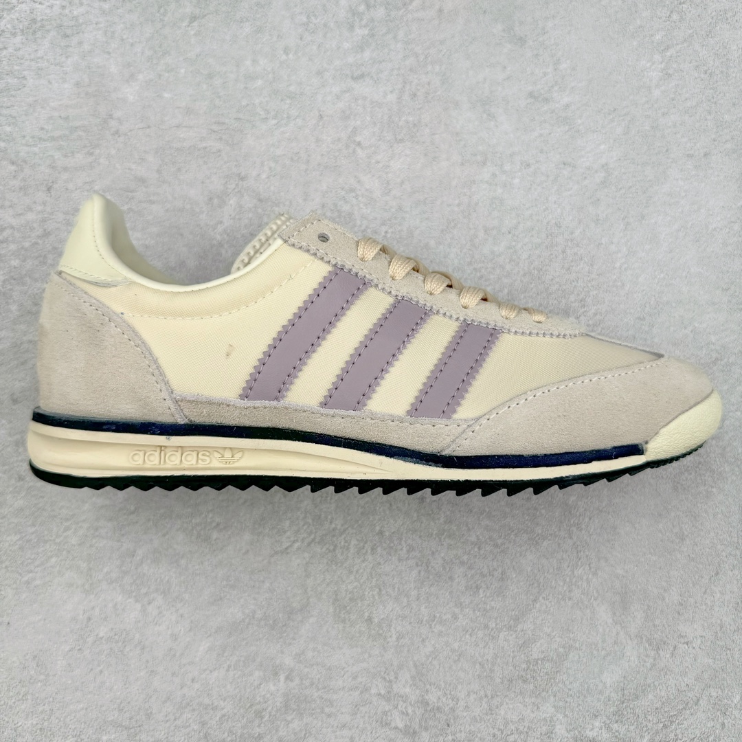 AD Wmns SL72 OG 系列德训足球风百搭低帮休闲运动板鞋 Originals推出复古「T头鞋」造型的SL72鞋款复刻，有男女两款可选。男生款为SL72RS，鞋型挺立饱满，鞋底增加高度，采用麂皮与布面制作，符合复古氛围；女生款为SL72OGW，致敬经典款式，鞋身纤细，还原70年代设计，以绿色呈现，点缀金色细节。多款配色可选。「T 头鞋」这两年有多火大家见到了吧？明星、穿搭博主几乎人手一双，凭借复古味的外观，以及亲民的价格，同样成为了不少球鞋玩家日常上脚首选。近日 adidas Originals 将有「T 头鞋」造型的诞生于 1972 年的 SL72 鞋款复刻带回，各位买鞋又有新选择了。1972 年 SL72 问世后，引领了后来阿迪达斯的跑鞋发展方向，其中「SL」代表了 Super Light，彰显了产品轻便的特性。1972 年 SL72 问世后，引领了后来阿迪达斯的跑鞋发展方向，其中「SL」代表了 Super Light，彰显了产品轻便的特性。这次 adidas Originals 延续其轻质经典的基因，带来男女两款 SL72。男生款带来 SL72 RS 鞋型，RS 意为 Reshaped（重塑），鞋款在保留了经典的外观基础上，在尼龙材质里增加了填充物，使鞋型更加挺立和饱满，鞋头则更加圆润，鞋底的 EVA 材质则增加了鞋款的高度。女生款则带来 SL72 OG W 鞋型，OG 顾名思义则是致敬经典款式，相较于 RS（Reshaped）鞋款，鞋身更加纤细，其整体鞋身轮廓、线条、细节、材质上尊崇 70 年代 SL72 的设计，还原经典味道。尺码：36 36⅔ 37⅓ 38 38⅔ 39⅓ 40 40⅔ 41⅓ 42 42⅔ 43⅓ 44 44⅔ 45-选品中心