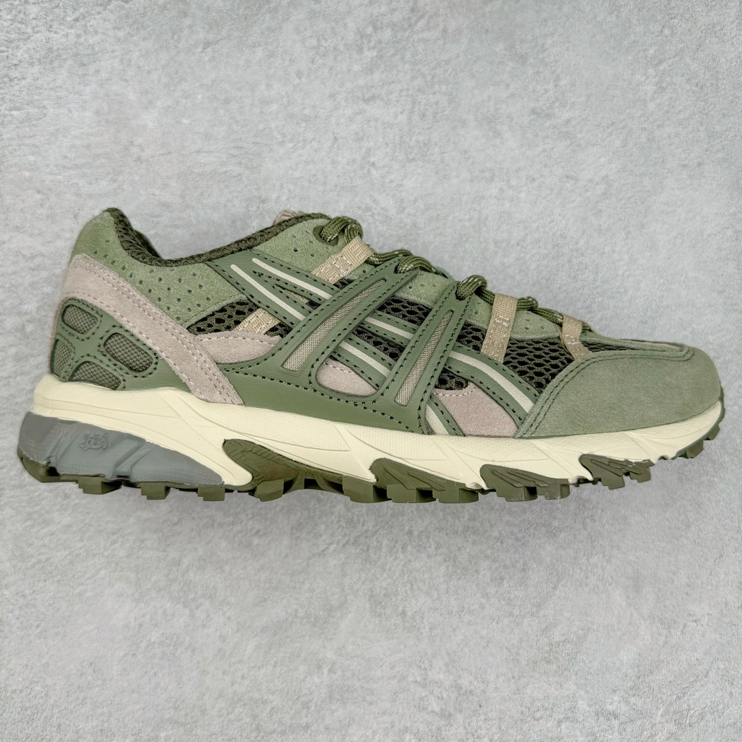 ASICS GEL-Sonoma 15-50 亚瑟士系列山系风户外低帮休闲运动跑步鞋 ASICS发布的GEL-SONOMA 15-50系列新品，从外形来看，兼具潮流感和越来越火的户外机能风，无论是配色还是性能，感觉牢牢抓住了年轻一代的心。这款鞋从设计、科技到配色多方位把握户外所需元素，鞋面采用专为户外竞技跑步设计的15-50经典越野竞技鞋，并融合前两代GEL-SONOMA越野鞋。升级后的GEL-SONOMA 15-50以分层后跟设计大幅提升了鞋款耐磨性，满足了日常穿着、城市徒步和登山远足多功能场景需求。鞋子用到的核心科技是GEL缓震胶与SpEVA科技中底，带来出色缓冲性能和防滑能力。在外形设计上，硬朗的轮廓与机能感线条加持，使GEL-SONOMA 15-50具备突出的户外风格，配色也十分迎合时下流行的山系风，选用多色块拼接，潮流感满满。尺码：36 37 37.5 38 39 39.5 40 40.5 41.5 42 42.5 43.5 44 45-选品中心