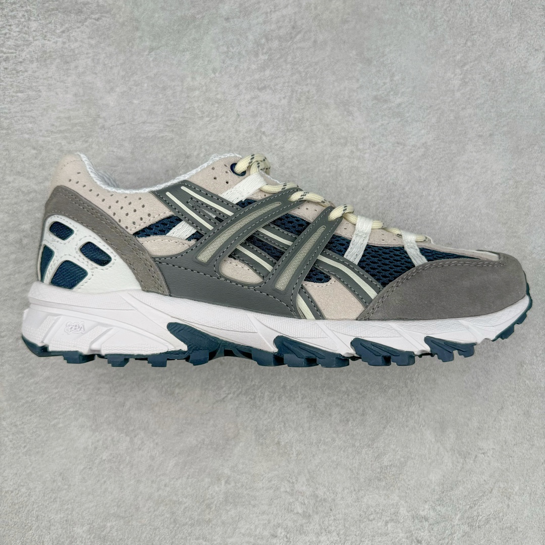 ASICS GEL-Sonoma 15-50 亚瑟士系列山系风户外低帮休闲运动跑步鞋 ASICS发布的GEL-SONOMA 15-50系列新品，从外形来看，兼具潮流感和越来越火的户外机能风，无论是配色还是性能，感觉牢牢抓住了年轻一代的心。这款鞋从设计、科技到配色多方位把握户外所需元素，鞋面采用专为户外竞技跑步设计的15-50经典越野竞技鞋，并融合前两代GEL-SONOMA越野鞋。升级后的GEL-SONOMA 15-50以分层后跟设计大幅提升了鞋款耐磨性，满足了日常穿着、城市徒步和登山远足多功能场景需求。鞋子用到的核心科技是GEL缓震胶与SpEVA科技中底，带来出色缓冲性能和防滑能力。在外形设计上，硬朗的轮廓与机能感线条加持，使GEL-SONOMA 15-50具备突出的户外风格，配色也十分迎合时下流行的山系风，选用多色块拼接，潮流感满满。尺码：36 37 37.5 38 39 39.5 40 40.5 41.5 42 42.5 43.5 44 45-选品中心