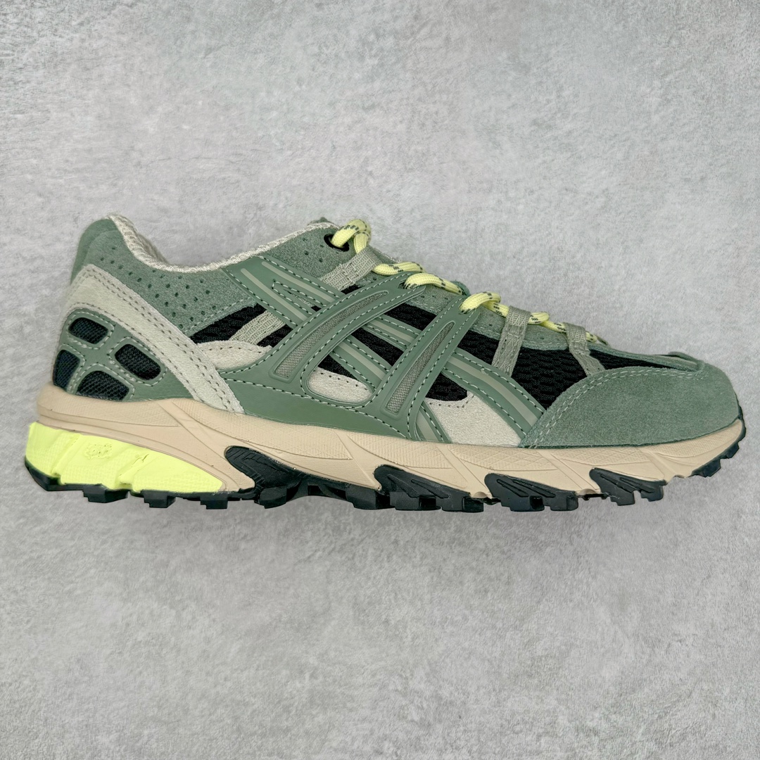 ASICS GEL-Sonoma 15-50 亚瑟士系列山系风户外低帮休闲运动跑步鞋 ASICS发布的GEL-SONOMA 15-50系列新品，从外形来看，兼具潮流感和越来越火的户外机能风，无论是配色还是性能，感觉牢牢抓住了年轻一代的心。这款鞋从设计、科技到配色多方位把握户外所需元素，鞋面采用专为户外竞技跑步设计的15-50经典越野竞技鞋，并融合前两代GEL-SONOMA越野鞋。升级后的GEL-SONOMA 15-50以分层后跟设计大幅提升了鞋款耐磨性，满足了日常穿着、城市徒步和登山远足多功能场景需求。鞋子用到的核心科技是GEL缓震胶与SpEVA科技中底，带来出色缓冲性能和防滑能力。在外形设计上，硬朗的轮廓与机能感线条加持，使GEL-SONOMA 15-50具备突出的户外风格，配色也十分迎合时下流行的山系风，选用多色块拼接，潮流感满满。尺码：36 37 37.5 38 39 39.5 40 40.5 41.5 42 42.5 43.5 44 45-选品中心