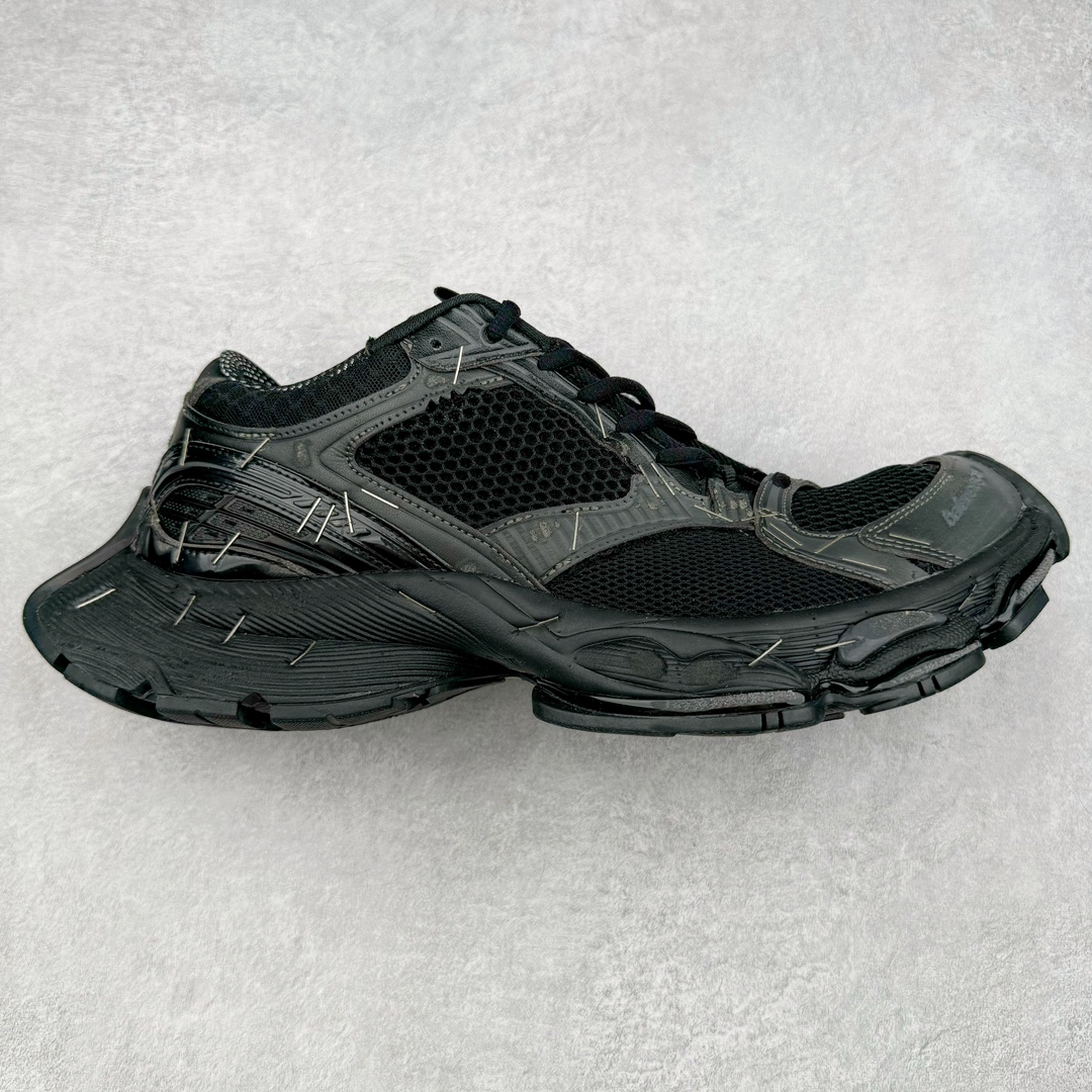 ＃JC纯原 BALENCIAGA Stapler Sneakers 巴黎世家订书机鞋网布系带低帮走秀复古老爹鞋 尺码大小一比一还原Zp 区别其他工厂缩小两个号码 全套原纸板楦头开发 最原汁原味的灵魂版型 全鞋荧光划线卡点 胶水把控整洁度追求极致完美 每一双都是工艺品 多重QC质检 超越公司货的品控标准 实实在在的免检产品 原盒原配 正确字体电绣 粗细、位置、大小正确 侧边TPU 透气孔匹配意产原版 正确分离大底 TPU软底 原版一致大底LOGO 立体感十足 原厂皮料水洗做旧 采购原厂网纱 不含皮革 网布材料和聚氨酯 磨损效果 展现品牌对于新潮事物的热情 这款鞋子拥有巨大尺寸和醒目设计 符合当下”老爹鞋”的趋势 鞋子采用银灰配色 营造出低调而不失华丽的效果 10XL的尺码使它成为市场中最显眼的存在 适合追求个性化的人群 Balenciaga始终站在时尚前沿 此次发布的产品再次体现了他们的创新能力 偏大一码 尺码：35 36 37 38 39 40 41 42 43 44 45 46-选品中心