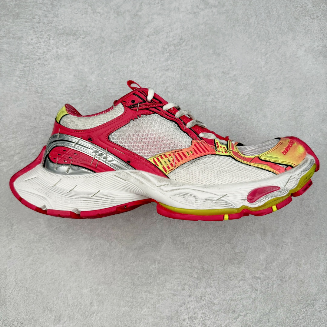 ＃JC纯原 BALENCIAGA Stapler Sneakers 巴黎世家订书机鞋网布系带低帮走秀复古老爹鞋 尺码大小一比一还原Zp 区别其他工厂缩小两个号码 全套原纸板楦头开发 最原汁原味的灵魂版型 全鞋荧光划线卡点 胶水把控整洁度追求极致完美 每一双都是工艺品 多重QC质检 超越公司货的品控标准 实实在在的免检产品 原盒原配 正确字体电绣 粗细、位置、大小正确 侧边TPU 透气孔匹配意产原版 正确分离大底 TPU软底 原版一致大底LOGO 立体感十足 原厂皮料水洗做旧 采购原厂网纱 不含皮革 网布材料和聚氨酯 磨损效果 展现品牌对于新潮事物的热情 这款鞋子拥有巨大尺寸和醒目设计 符合当下”老爹鞋”的趋势 鞋子采用银灰配色 营造出低调而不失华丽的效果 10XL的尺码使它成为市场中最显眼的存在 适合追求个性化的人群 Balenciaga始终站在时尚前沿 此次发布的产品再次体现了他们的创新能力 偏大一码 尺码：35 36 37 38 39 40 41 42 43 44 45 46-选品中心