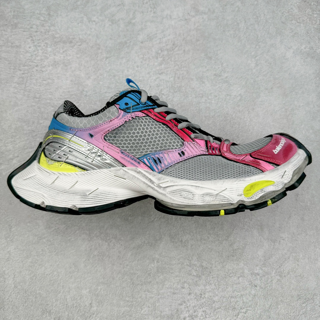 ＃JC纯原 BALENCIAGA Stapler Sneakers 巴黎世家订书机鞋网布系带低帮走秀复古老爹鞋 尺码大小一比一还原Zp 区别其他工厂缩小两个号码 全套原纸板楦头开发 最原汁原味的灵魂版型 全鞋荧光划线卡点 胶水把控整洁度追求极致完美 每一双都是工艺品 多重QC质检 超越公司货的品控标准 实实在在的免检产品 原盒原配 正确字体电绣 粗细、位置、大小正确 侧边TPU 透气孔匹配意产原版 正确分离大底 TPU软底 原版一致大底LOGO 立体感十足 原厂皮料水洗做旧 采购原厂网纱 不含皮革 网布材料和聚氨酯 磨损效果 展现品牌对于新潮事物的热情 这款鞋子拥有巨大尺寸和醒目设计 符合当下”老爹鞋”的趋势 鞋子采用银灰配色 营造出低调而不失华丽的效果 10XL的尺码使它成为市场中最显眼的存在 适合追求个性化的人群 Balenciaga始终站在时尚前沿 此次发布的产品再次体现了他们的创新能力 偏大一码 尺码：35 36 37 38 39 40 41 42 43 44 45 46-选品中心