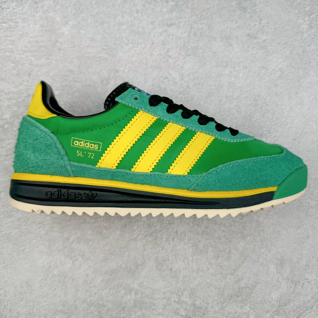 图片[4]-AD Wmns SL72 OG 系列德训足球风百搭低帮休闲运动板鞋 Originals推出复古「T头鞋」造型的SL72鞋款复刻，有男女两款可选。男生款为SL72RS，鞋型挺立饱满，鞋底增加高度，采用麂皮与布面制作，符合复古氛围；女生款为SL72OGW，致敬经典款式，鞋身纤细，还原70年代设计，以绿色呈现，点缀金色细节。多款配色可选。「T 头鞋」这两年有多火大家见到了吧？明星、穿搭博主几乎人手一双，凭借复古味的外观，以及亲民的价格，同样成为了不少球鞋玩家日常上脚首选。近日 adidas Originals 将有「T 头鞋」造型的诞生于 1972 年的 SL72 鞋款复刻带回，各位买鞋又有新选择了。1972 年 SL72 问世后，引领了后来阿迪达斯的跑鞋发展方向，其中「SL」代表了 Super Light，彰显了产品轻便的特性。1972 年 SL72 问世后，引领了后来阿迪达斯的跑鞋发展方向，其中「SL」代表了 Super Light，彰显了产品轻便的特性。这次 adidas Originals 延续其轻质经典的基因，带来男女两款 SL72。男生款带来 SL72 RS 鞋型，RS 意为 Reshaped（重塑），鞋款在保留了经典的外观基础上，在尼龙材质里增加了填充物，使鞋型更加挺立和饱满，鞋头则更加圆润，鞋底的 EVA 材质则增加了鞋款的高度。女生款则带来 SL72 OG W 鞋型，OG 顾名思义则是致敬经典款式，相较于 RS（Reshaped）鞋款，鞋身更加纤细，其整体鞋身轮廓、线条、细节、材质上尊崇 70 年代 SL72 的设计，还原经典味道。尺码：36 36⅔ 37⅓ 38 38⅔ 39⅓ 40 40⅔ 41⅓ 42 42⅔ 43⅓ 44 44⅔ 45-选品中心