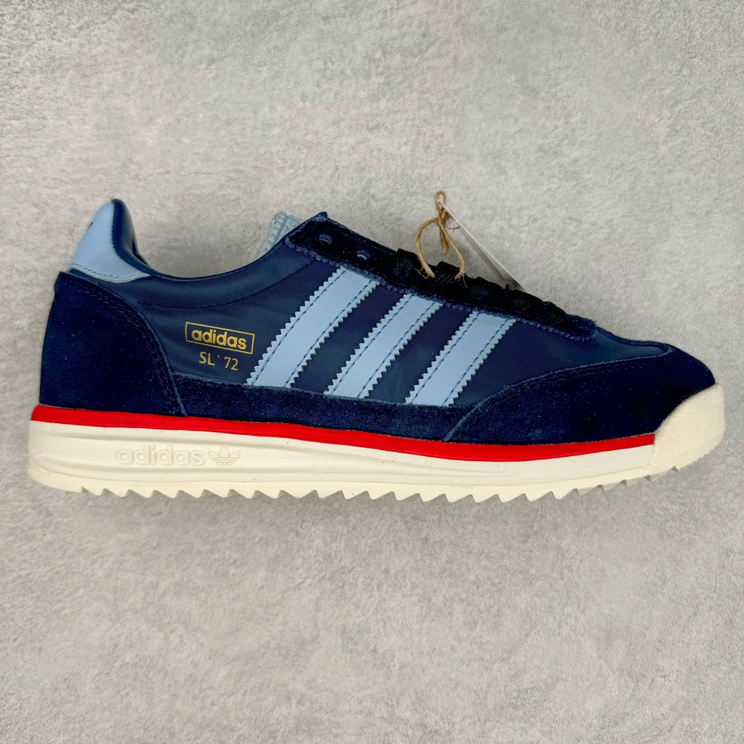 图片[6]-AD Wmns SL72 OG 系列德训足球风百搭低帮休闲运动板鞋 Originals推出复古「T头鞋」造型的SL72鞋款复刻，有男女两款可选。男生款为SL72RS，鞋型挺立饱满，鞋底增加高度，采用麂皮与布面制作，符合复古氛围；女生款为SL72OGW，致敬经典款式，鞋身纤细，还原70年代设计，以绿色呈现，点缀金色细节。多款配色可选。「T 头鞋」这两年有多火大家见到了吧？明星、穿搭博主几乎人手一双，凭借复古味的外观，以及亲民的价格，同样成为了不少球鞋玩家日常上脚首选。近日 adidas Originals 将有「T 头鞋」造型的诞生于 1972 年的 SL72 鞋款复刻带回，各位买鞋又有新选择了。1972 年 SL72 问世后，引领了后来阿迪达斯的跑鞋发展方向，其中「SL」代表了 Super Light，彰显了产品轻便的特性。1972 年 SL72 问世后，引领了后来阿迪达斯的跑鞋发展方向，其中「SL」代表了 Super Light，彰显了产品轻便的特性。这次 adidas Originals 延续其轻质经典的基因，带来男女两款 SL72。男生款带来 SL72 RS 鞋型，RS 意为 Reshaped（重塑），鞋款在保留了经典的外观基础上，在尼龙材质里增加了填充物，使鞋型更加挺立和饱满，鞋头则更加圆润，鞋底的 EVA 材质则增加了鞋款的高度。女生款则带来 SL72 OG W 鞋型，OG 顾名思义则是致敬经典款式，相较于 RS（Reshaped）鞋款，鞋身更加纤细，其整体鞋身轮廓、线条、细节、材质上尊崇 70 年代 SL72 的设计，还原经典味道。尺码：36 36⅔ 37⅓ 38 38⅔ 39⅓ 40 40⅔ 41⅓ 42 42⅔ 43⅓ 44 44⅔ 45-选品中心