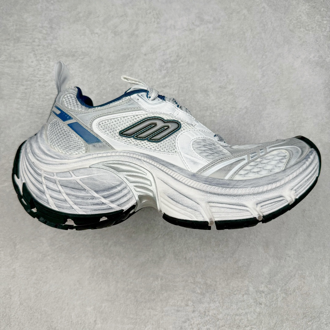 ＃JC纯原 BALENCIAGA 10XL Sneakers 巴黎世家十二代网布系带低帮走秀复古老爹鞋 全套原纸板楦头开发 最原汁原味的灵魂版型 全鞋荧光划线卡点 胶水把控整洁度追求极致完美 每一双都是工艺品 多重QC质检 超越公司货的品控标准 实实在在的免检产品 原盒原配 正确字体电绣 粗细、位置、大小正确 侧边TPU 透气孔匹配意产原版 正确分离大底 TPU软底 原版一致大底LOGO 立体感十足 原厂皮料水洗做旧 采购原厂网纱 不含皮革 网布材料和聚氨酯 磨损效果 展现品牌对于新潮事物的热情 这款鞋子拥有巨大尺寸和醒目设计 符合当下”老爹鞋”的趋势 鞋子采用银灰配色 营造出低调而不失华丽的效果 10XL的尺码使它成为市场中最显眼的存在 适合追求个性化的人群 Balenciaga始终站在时尚前沿 此次发布的产品再次体现了他们的创新能力 尺码：35 36 37 38 39 40 41 42 43 44 45 46-选品中心