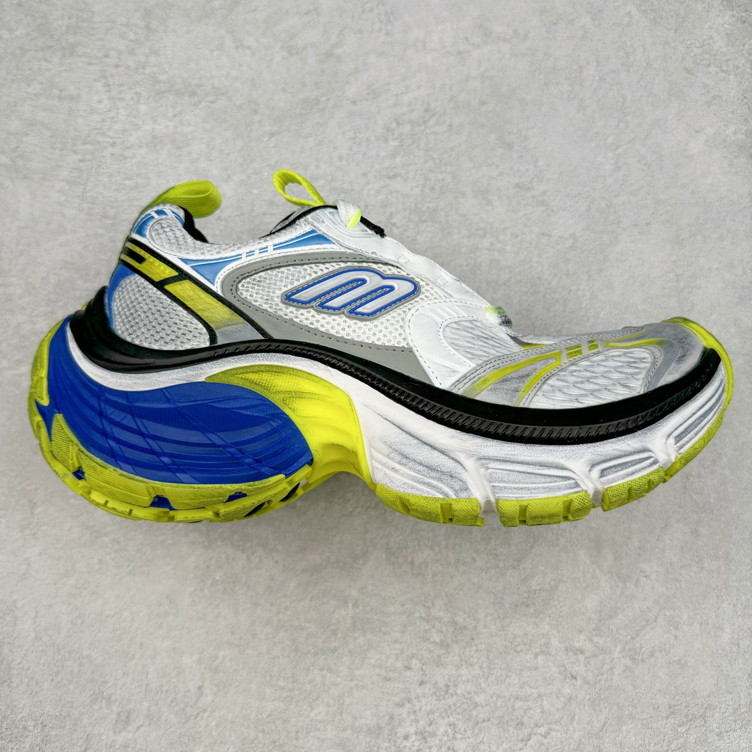 ＃JC纯原 BALENCIAGA 10XL Sneakers 巴黎世家十二代网布系带低帮走秀复古老爹鞋 全套原纸板楦头开发 最原汁原味的灵魂版型 全鞋荧光划线卡点 胶水把控整洁度追求极致完美 每一双都是工艺品 多重QC质检 超越公司货的品控标准 实实在在的免检产品 原盒原配 正确字体电绣 粗细、位置、大小正确 侧边TPU 透气孔匹配意产原版 正确分离大底 TPU软底 原版一致大底LOGO 立体感十足 原厂皮料水洗做旧 采购原厂网纱 不含皮革 网布材料和聚氨酯 磨损效果 展现品牌对于新潮事物的热情 这款鞋子拥有巨大尺寸和醒目设计 符合当下”老爹鞋”的趋势 鞋子采用银灰配色 营造出低调而不失华丽的效果 10XL的尺码使它成为市场中最显眼的存在 适合追求个性化的人群 Balenciaga始终站在时尚前沿 此次发布的产品再次体现了他们的创新能力 尺码：35 36 37 38 39 40 41 42 43 44 45 46-选品中心