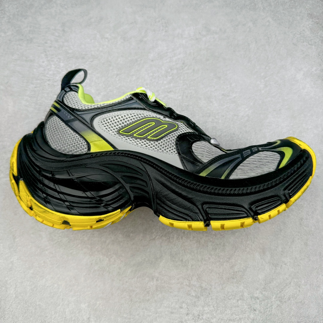 ＃JC纯原 BALENCIAGA 10XL Sneakers 巴黎世家十二代网布系带低帮走秀复古老爹鞋 全套原纸板楦头开发 最原汁原味的灵魂版型 全鞋荧光划线卡点 胶水把控整洁度追求极致完美 每一双都是工艺品 多重QC质检 超越公司货的品控标准 实实在在的免检产品 原盒原配 正确字体电绣 粗细、位置、大小正确 侧边TPU 透气孔匹配意产原版 正确分离大底 TPU软底 原版一致大底LOGO 立体感十足 原厂皮料水洗做旧 采购原厂网纱 不含皮革 网布材料和聚氨酯 磨损效果 展现品牌对于新潮事物的热情 这款鞋子拥有巨大尺寸和醒目设计 符合当下”老爹鞋”的趋势 鞋子采用银灰配色 营造出低调而不失华丽的效果 10XL的尺码使它成为市场中最显眼的存在 适合追求个性化的人群 Balenciaga始终站在时尚前沿 此次发布的产品再次体现了他们的创新能力 尺码：35 36 37 38 39 40 41 42 43 44 45 46-选品中心