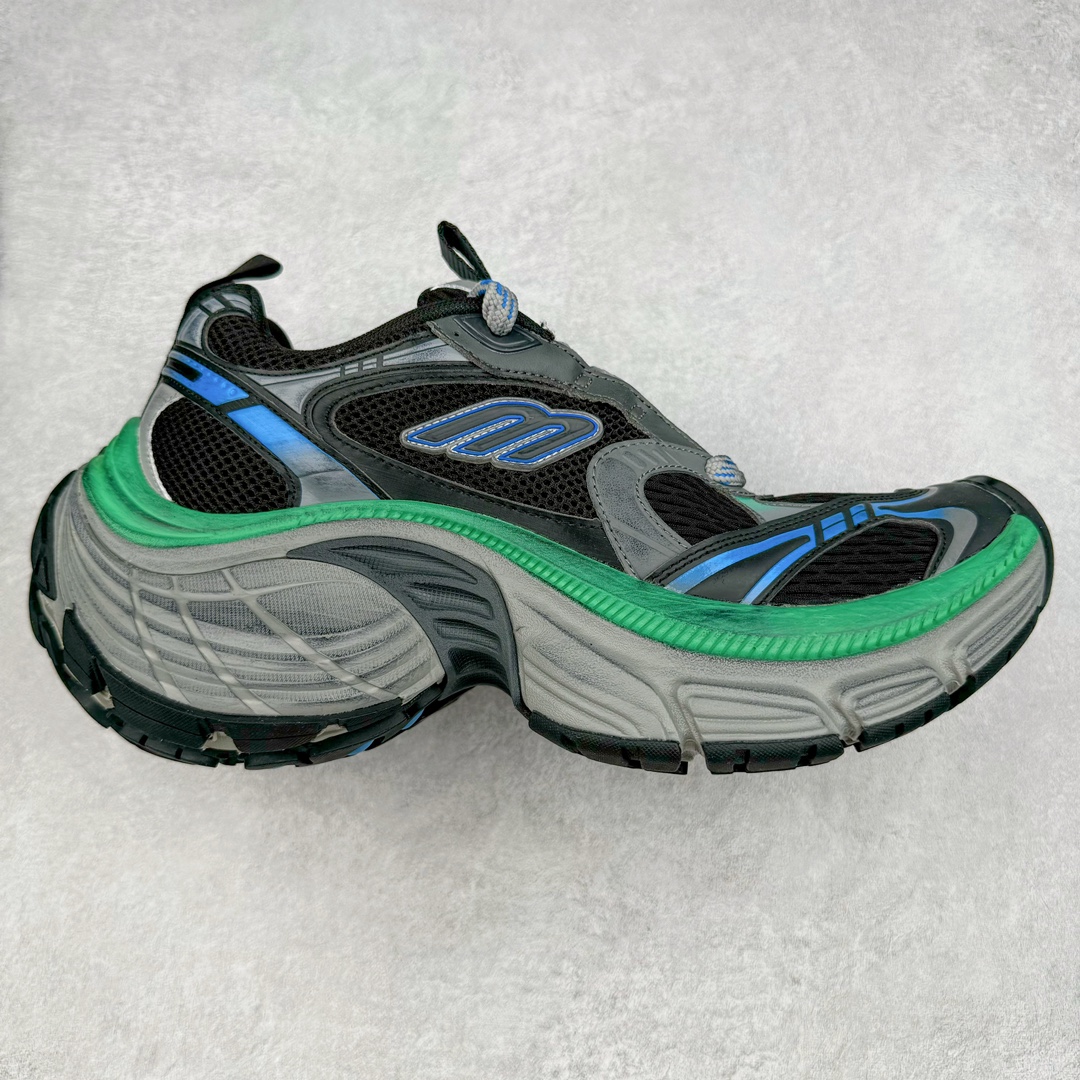 ＃JC纯原 BALENCIAGA 10XL Sneakers 巴黎世家十二代网布系带低帮走秀复古老爹鞋 全套原纸板楦头开发 最原汁原味的灵魂版型 全鞋荧光划线卡点 胶水把控整洁度追求极致完美 每一双都是工艺品 多重QC质检 超越公司货的品控标准 实实在在的免检产品 原盒原配 正确字体电绣 粗细、位置、大小正确 侧边TPU 透气孔匹配意产原版 正确分离大底 TPU软底 原版一致大底LOGO 立体感十足 原厂皮料水洗做旧 采购原厂网纱 不含皮革 网布材料和聚氨酯 磨损效果 展现品牌对于新潮事物的热情 这款鞋子拥有巨大尺寸和醒目设计 符合当下”老爹鞋”的趋势 鞋子采用银灰配色 营造出低调而不失华丽的效果 10XL的尺码使它成为市场中最显眼的存在 适合追求个性化的人群 Balenciaga始终站在时尚前沿 此次发布的产品再次体现了他们的创新能力 尺码：35 36 37 38 39 40 41 42 43 44 45 46-选品中心