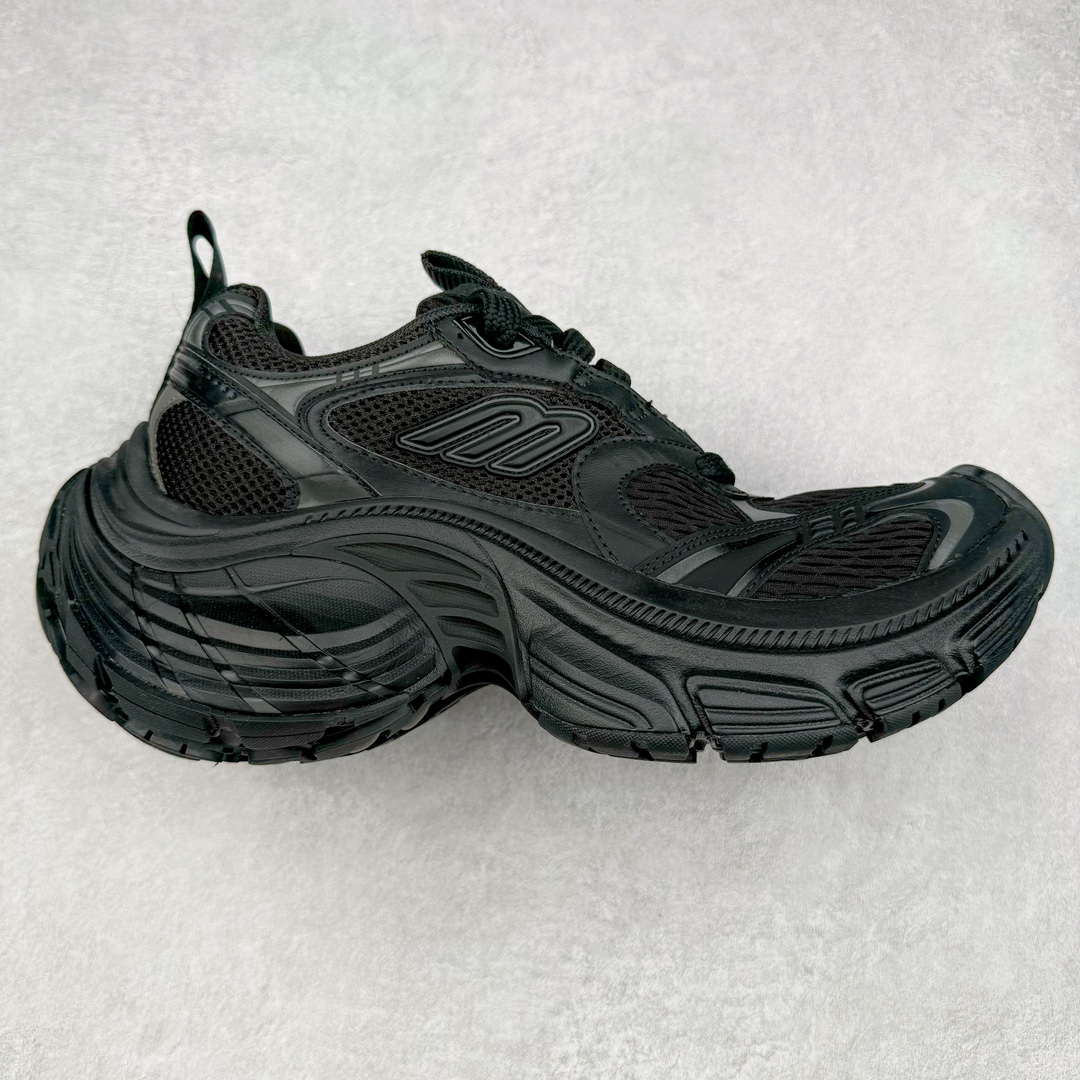 ＃JC纯原 BALENCIAGA 10XL Sneakers 巴黎世家十二代网布系带低帮走秀复古老爹鞋 全套原纸板楦头开发 最原汁原味的灵魂版型 全鞋荧光划线卡点 胶水把控整洁度追求极致完美 每一双都是工艺品 多重QC质检 超越公司货的品控标准 实实在在的免检产品 原盒原配 正确字体电绣 粗细、位置、大小正确 侧边TPU 透气孔匹配意产原版 正确分离大底 TPU软底 原版一致大底LOGO 立体感十足 原厂皮料水洗做旧 采购原厂网纱 不含皮革 网布材料和聚氨酯 磨损效果 展现品牌对于新潮事物的热情 这款鞋子拥有巨大尺寸和醒目设计 符合当下”老爹鞋”的趋势 鞋子采用银灰配色 营造出低调而不失华丽的效果 10XL的尺码使它成为市场中最显眼的存在 适合追求个性化的人群 Balenciaga始终站在时尚前沿 此次发布的产品再次体现了他们的创新能力 尺码：35 36 37 38 39 40 41 42 43 44 45 46-选品中心