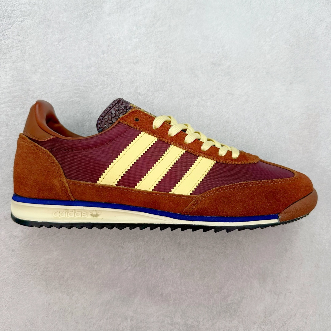 AD Wmns SL72 OG 系列德训足球风百搭低帮休闲运动板鞋 Originals推出复古「T头鞋」造型的SL72鞋款复刻，有男女两款可选。男生款为SL72RS，鞋型挺立饱满，鞋底增加高度，采用麂皮与布面制作，符合复古氛围；女生款为SL72OGW，致敬经典款式，鞋身纤细，还原70年代设计，以绿色呈现，点缀金色细节。多款配色可选。「T 头鞋」这两年有多火大家见到了吧？明星、穿搭博主几乎人手一双，凭借复古味的外观，以及亲民的价格，同样成为了不少球鞋玩家日常上脚首选。近日 adidas Originals 将有「T 头鞋」造型的诞生于 1972 年的 SL72 鞋款复刻带回，各位买鞋又有新选择了。1972 年 SL72 问世后，引领了后来阿迪达斯的跑鞋发展方向，其中「SL」代表了 Super Light，彰显了产品轻便的特性。1972 年 SL72 问世后，引领了后来阿迪达斯的跑鞋发展方向，其中「SL」代表了 Super Light，彰显了产品轻便的特性。这次 adidas Originals 延续其轻质经典的基因，带来男女两款 SL72。男生款带来 SL72 RS 鞋型，RS 意为 Reshaped（重塑），鞋款在保留了经典的外观基础上，在尼龙材质里增加了填充物，使鞋型更加挺立和饱满，鞋头则更加圆润，鞋底的 EVA 材质则增加了鞋款的高度。女生款则带来 SL72 OG W 鞋型，OG 顾名思义则是致敬经典款式，相较于 RS（Reshaped）鞋款，鞋身更加纤细，其整体鞋身轮廓、线条、细节、材质上尊崇 70 年代 SL72 的设计，还原经典味道。尺码：36 36⅔ 37⅓ 38 38⅔ 39⅓ 40 40⅔ 41⅓ 42 42⅔ 43⅓ 44 44⅔ 45-选品中心