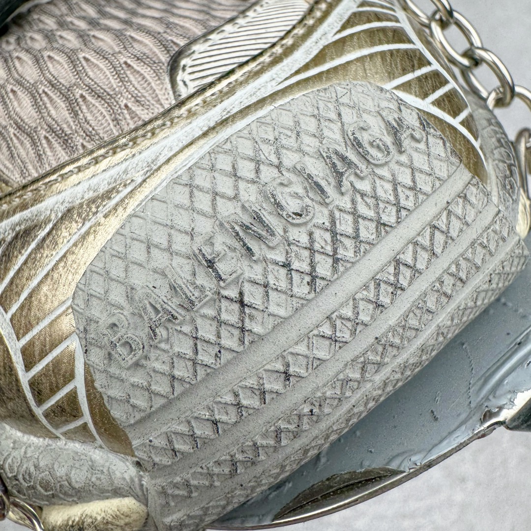 图片[22]-＃JC纯原 BALENCIAGA 3XL Sneakers 巴黎世家十代冰爪加绒版系带低帮走秀复古老爹鞋 配套套现全码福利开炸 长期补货价格一步到位 市场中端王者 欢迎对比 实力大厂成熟流水线出品 品控完美 免检产品 新配色陆续开发 全套原纸板楦头开发 完美版型 鞋头边缘和后帮徽标 鞋面和后跟凸印尺码 鞋舌 3XL 橡胶品牌标识和反光细节 鞋帮拉袢和鞋舌拉祥 配反光细节 备用鞋带在鞋履前侧 可在穿着前取下 便于不同造型搭配 注意运费超重 偏大一码 尺码：35 36 37 38 39 40 41 42 43 44 45 46-选品中心