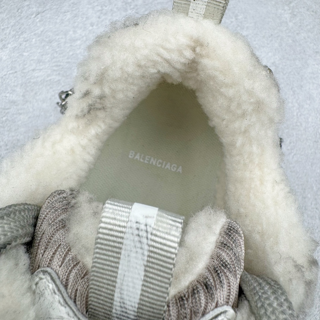 图片[21]-＃JC纯原 BALENCIAGA 3XL Sneakers 巴黎世家十代冰爪加绒版系带低帮走秀复古老爹鞋 配套套现全码福利开炸 长期补货价格一步到位 市场中端王者 欢迎对比 实力大厂成熟流水线出品 品控完美 免检产品 新配色陆续开发 全套原纸板楦头开发 完美版型 鞋头边缘和后帮徽标 鞋面和后跟凸印尺码 鞋舌 3XL 橡胶品牌标识和反光细节 鞋帮拉袢和鞋舌拉祥 配反光细节 备用鞋带在鞋履前侧 可在穿着前取下 便于不同造型搭配 注意运费超重 偏大一码 尺码：35 36 37 38 39 40 41 42 43 44 45 46-选品中心