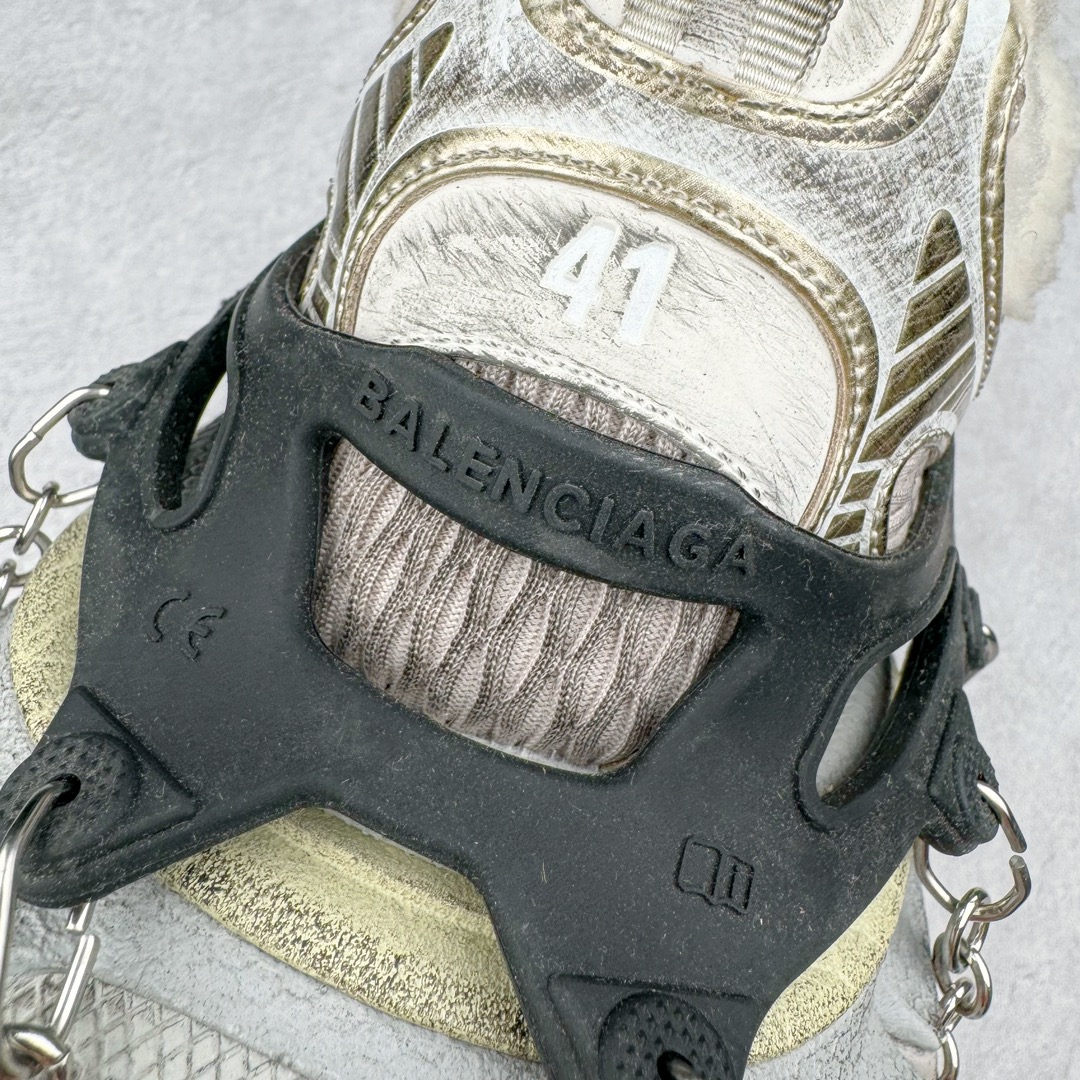 图片[18]-＃JC纯原 BALENCIAGA 3XL Sneakers 巴黎世家十代冰爪加绒版系带低帮走秀复古老爹鞋 配套套现全码福利开炸 长期补货价格一步到位 市场中端王者 欢迎对比 实力大厂成熟流水线出品 品控完美 免检产品 新配色陆续开发 全套原纸板楦头开发 完美版型 鞋头边缘和后帮徽标 鞋面和后跟凸印尺码 鞋舌 3XL 橡胶品牌标识和反光细节 鞋帮拉袢和鞋舌拉祥 配反光细节 备用鞋带在鞋履前侧 可在穿着前取下 便于不同造型搭配 注意运费超重 偏大一码 尺码：35 36 37 38 39 40 41 42 43 44 45 46-选品中心