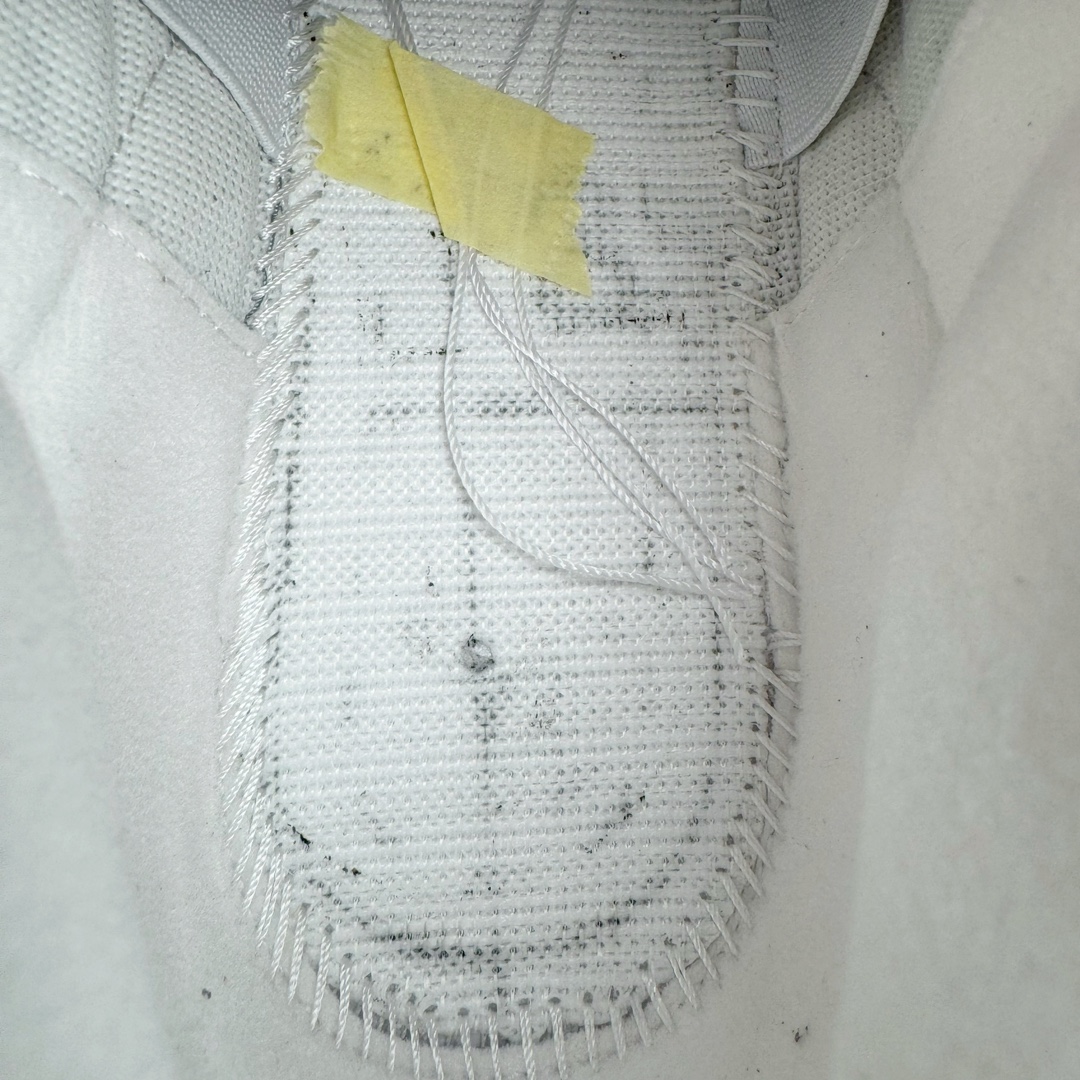 图片[10]-＃QD纯原 Air Jordan AJ3 Retro 做旧白水泥 DN3707-100 圈内最强三代系列 匠心打造 开发时长超过半年 目前可过各类鉴定或无法鉴定 裸鞋随便操作 全套原纸板楦头开发 原厂大底磨具加持立体防滑纹理 原装可视Air Sole气垫 原汁原味最完美的三代版型 唯一正确鞋头趴度弧度高度鞋身腰线 原厂TPU彩虹扎染后跟饰片 正确内里反口里网布 皮料菱角分明不变形无多余毛边 广东原厂zp同批次手工大底描漆拉丝 市场唯一原厂鞋扣模具 原厂织唛标 原厂飞人电绣工艺 尾指中部跳三针 独家绑鞋带手法 印刷中底布 四线拉帮 米色美纹纸贴合固定 进口港宝加持 后跟自然饱满 全鞋荧光划线卡点 追求极致完美 每一双都是工艺品 多重QC质检 超越公司货的品控标准 实实在在的免检产品 尺码：40.5 41 42 42.5 43 44 44.5 45 45.5 46 47.5 48.5-选品中心