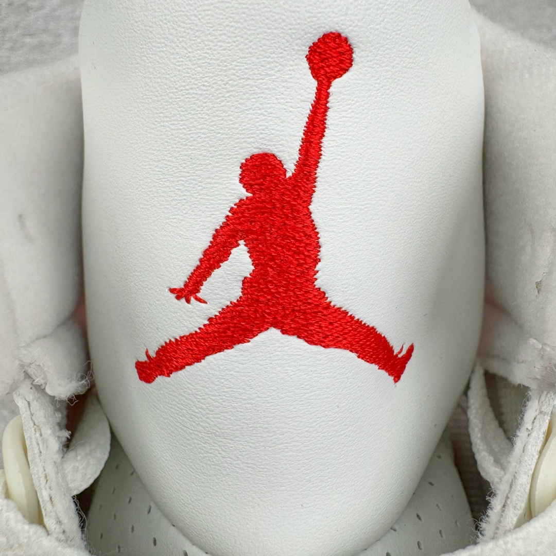 图片[12]-＃QD纯原 Air Jordan AJ3 Retro 做旧白水泥 DN3707-100 圈内最强三代系列 匠心打造 开发时长超过半年 目前可过各类鉴定或无法鉴定 裸鞋随便操作 全套原纸板楦头开发 原厂大底磨具加持立体防滑纹理 原装可视Air Sole气垫 原汁原味最完美的三代版型 唯一正确鞋头趴度弧度高度鞋身腰线 原厂TPU彩虹扎染后跟饰片 正确内里反口里网布 皮料菱角分明不变形无多余毛边 广东原厂zp同批次手工大底描漆拉丝 市场唯一原厂鞋扣模具 原厂织唛标 原厂飞人电绣工艺 尾指中部跳三针 独家绑鞋带手法 印刷中底布 四线拉帮 米色美纹纸贴合固定 进口港宝加持 后跟自然饱满 全鞋荧光划线卡点 追求极致完美 每一双都是工艺品 多重QC质检 超越公司货的品控标准 实实在在的免检产品 尺码：40.5 41 42 42.5 43 44 44.5 45 45.5 46 47.5 48.5-选品中心
