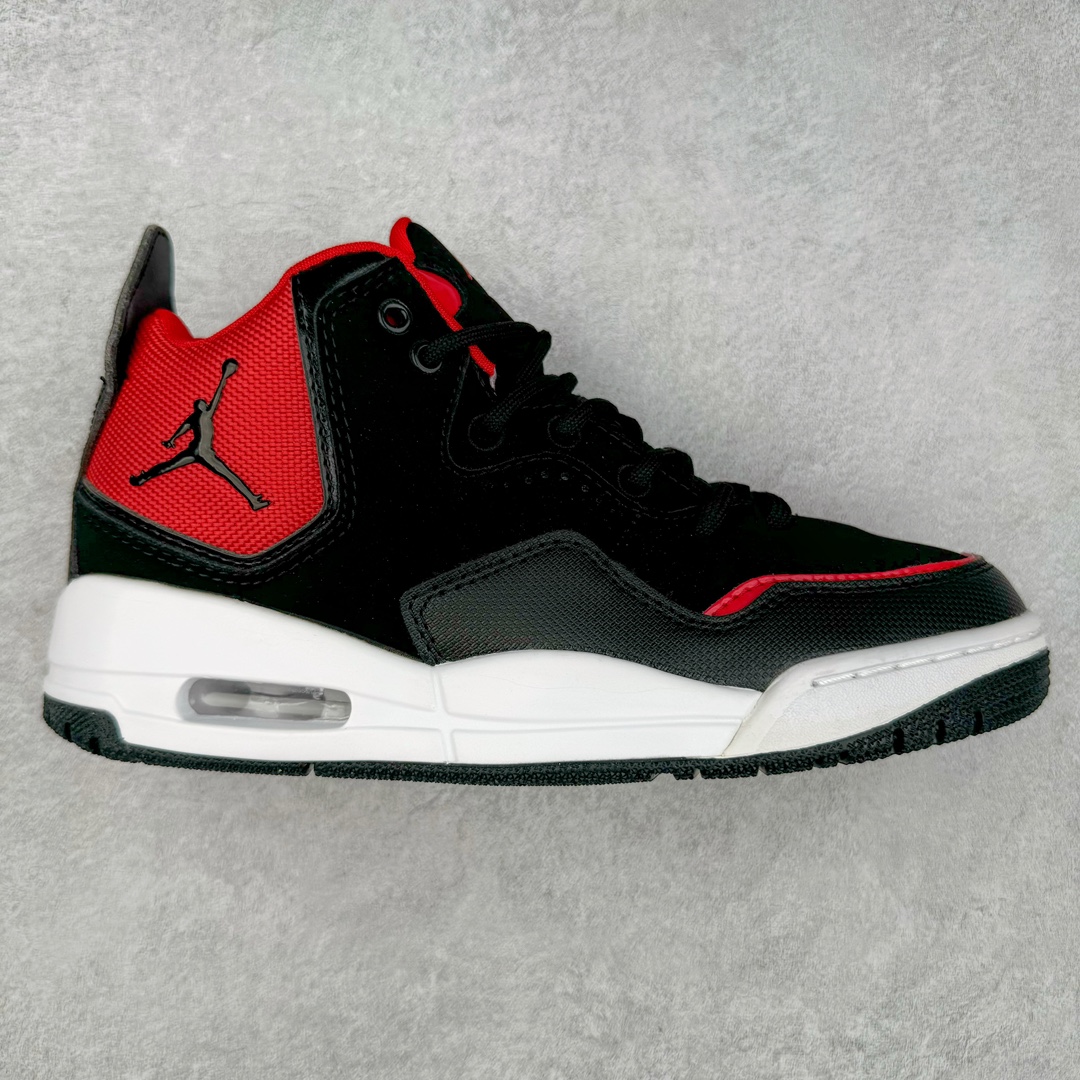 图片[2]-＃福利特价 Air Jordan Courtside AJ23 简版中帮复古休闲运动文化篮球鞋 作为AJ3到AJ4之间的过渡产品，之所以被称为AJ3的简版，它们的造型非常的相似但是也有一些差异，鞋面采用耐磨的牛剖层和人造革鞋面搭配，后跟可以明显看见Air Max气垫。出色的包裹效果让鞋子脚感非常舒适，也让脚掌以及脚面更加的贴合鞋子，在双脚落地产生冲击力的同时，可视气垫可以有效减缓力道，提高鞋子整体的稳定性，既能起到减震的作用，又能保证双足舒适的脚感。另外，灵敏的Phylon中底以及鞋帮的设计，锁住双足，也为前掌提供了有效的包裹。内衬部分采用了透气的织物材料，为脚部的舒适脚感提供了充足的条件。最后就是大底部分，大底采用的是橡胶材质，无论是日常压马路还是简单的运动，都是可以驾驭，鞋底水波纹以及其他不规则图案，也保障了鞋子充足的防滑性以及耐磨性。尺码：36 36.5 37.5 38 38.5 39 40 40.5 41 42 42.5 43 44 44.5 45-选品中心