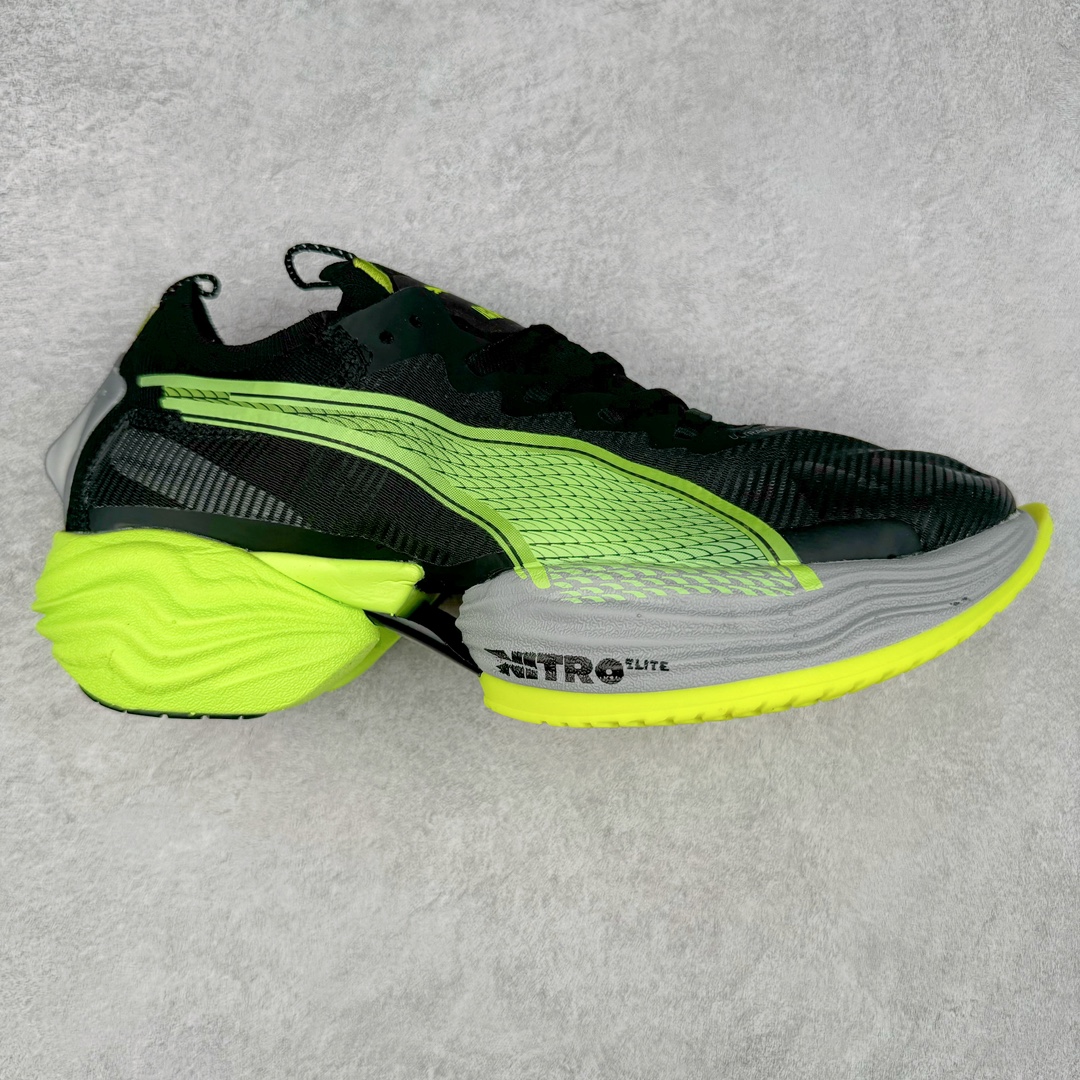 PUMA Fast-R Nitro Elite 彪马系带织物减震防滑耐磨碳板低帮跑步鞋 1、随着竞速跑鞋市场竞争愈发激烈，多数品牌都已经告别了材料和科技堆砌的阶段，进入到在已有科技基础上的精细研磨阶段，如何将新的材料和技术用更合理的工艺为跑鞋带来卓越性能和轻弹脚感成为主要趋势，经过一年的沉淀迭代，PUMA 最新一代比赛日竞速鞋 FAST-R 2 NITRO™ ELITE 正式发布。 2、昨日的蒸蒸日上迎新跑中，沙宇超和陈为芬二人上脚的正是这款鞋，这也是 Fast-R 2 在国内的首次亮相。 3、日本最负盛名的国民接力赛事箱根驿传 100 周年的比赛激战正酣，PUMA 为此也特意推出了 1000 双限量版配色 Fast-R 2 NITRO™ Elite Ekiden Rush。 4、跑野开箱的正是其中一双，箱根无弱旅，在今天的箱根驿传比赛中，参赛队伍立教大学（Rikkyo Univeristy）正是由 PUMA 赞助，这双箱根款鞋身外侧有明显的箱根 100 周年标志，鞋身内侧的接力襷带，则是与赛场上奔跑的立教大学队员们参赛服装的主题色紫色一致，这一设计也扣住了箱根驿传的精华，那就是年轻人最纯粹的极速奔跑以及在一根襷带上的母校荣耀。 5、整体外观方面，前后跟分离式的标志性设计得到延续，中间则是通过 PWRPLATE 碳板相互连接，但这一代碳板延伸面积扩展至脚趾外侧区域，增加了触地面积和区间，为跑动带来更好过渡并在离地时提供更强推动力。 6、厚度方面，Fast-R 2 鞋底厚度顶到了符合正式比赛规定的最大厚度（40 mm）限值，由此得到了缓震与回弹性能最大限度的提升。 7、中底方面，采用 PUMA 最顶级的 NITRO™ ELITE 氮气缓震科技，保证缓冲的基础上追求极致轻量化，与前代产品相比，Fast-R 2 能量存储增加 22%，能量回馈增加46%。 8、两个数值的大幅提升带来的脚感会截然不同，Fast-R 2 有着更轻盈且更经济的跑动反馈，用一个直观数据量化：对一位 230 的马拉松选手来说，这双鞋能节省 1 分 23 秒的完赛时间。 9、鞋面方面，采用新一代 ULTRAWEAVE 鞋面，比上一代鞋面材料轻 20%，内侧仍旧搭载 PWRTAPE 加强筋，确保跑动过程中的轻盈贴合与稳固支撑。 10、大底方面，PUMAGRIP 外底可以应对不同路面，水泥路、柏油路、湿滑地面都有出色的止滑和抓地性能。 11、穿上这双 Fast-R 2，在比赛日也能跑出美洲狮一样迅捷的步伐。 尺码：36 36.5 37.5 38 38.5 39 40 40.5 41 42 42.5 43 44 44.5 45-选品中心