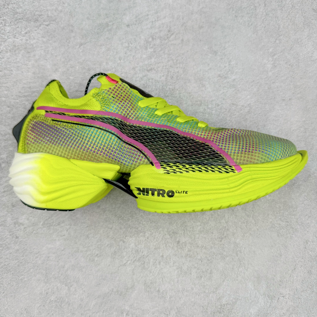 PUMA Fast-R Nitro Elite 彪马系带织物减震防滑耐磨碳板低帮跑步鞋 1、随着竞速跑鞋市场竞争愈发激烈，多数品牌都已经告别了材料和科技堆砌的阶段，进入到在已有科技基础上的精细研磨阶段，如何将新的材料和技术用更合理的工艺为跑鞋带来卓越性能和轻弹脚感成为主要趋势，经过一年的沉淀迭代，PUMA 最新一代比赛日竞速鞋 FAST-R 2 NITRO™ ELITE 正式发布。 2、昨日的蒸蒸日上迎新跑中，沙宇超和陈为芬二人上脚的正是这款鞋，这也是 Fast-R 2 在国内的首次亮相。 3、日本最负盛名的国民接力赛事箱根驿传 100 周年的比赛激战正酣，PUMA 为此也特意推出了 1000 双限量版配色 Fast-R 2 NITRO™ Elite Ekiden Rush。 4、跑野开箱的正是其中一双，箱根无弱旅，在今天的箱根驿传比赛中，参赛队伍立教大学（Rikkyo Univeristy）正是由 PUMA 赞助，这双箱根款鞋身外侧有明显的箱根 100 周年标志，鞋身内侧的接力襷带，则是与赛场上奔跑的立教大学队员们参赛服装的主题色紫色一致，这一设计也扣住了箱根驿传的精华，那就是年轻人最纯粹的极速奔跑以及在一根襷带上的母校荣耀。 5、整体外观方面，前后跟分离式的标志性设计得到延续，中间则是通过 PWRPLATE 碳板相互连接，但这一代碳板延伸面积扩展至脚趾外侧区域，增加了触地面积和区间，为跑动带来更好过渡并在离地时提供更强推动力。 6、厚度方面，Fast-R 2 鞋底厚度顶到了符合正式比赛规定的最大厚度（40 mm）限值，由此得到了缓震与回弹性能最大限度的提升。 7、中底方面，采用 PUMA 最顶级的 NITRO™ ELITE 氮气缓震科技，保证缓冲的基础上追求极致轻量化，与前代产品相比，Fast-R 2 能量存储增加 22%，能量回馈增加46%。 8、两个数值的大幅提升带来的脚感会截然不同，Fast-R 2 有着更轻盈且更经济的跑动反馈，用一个直观数据量化：对一位 230 的马拉松选手来说，这双鞋能节省 1 分 23 秒的完赛时间。 9、鞋面方面，采用新一代 ULTRAWEAVE 鞋面，比上一代鞋面材料轻 20%，内侧仍旧搭载 PWRTAPE 加强筋，确保跑动过程中的轻盈贴合与稳固支撑。 10、大底方面，PUMAGRIP 外底可以应对不同路面，水泥路、柏油路、湿滑地面都有出色的止滑和抓地性能。 11、穿上这双 Fast-R 2，在比赛日也能跑出美洲狮一样迅捷的步伐。 尺码：36 36.5 37.5 38 38.5 39 40 40.5 41 42 42.5 43 44 44.5 45-选品中心