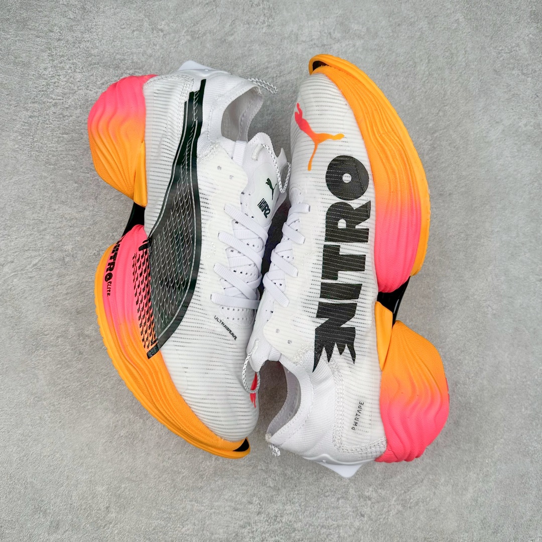 图片[3]-PUMA Fast-R Nitro Elite 彪马系带织物减震防滑耐磨碳板低帮跑步鞋 1、随着竞速跑鞋市场竞争愈发激烈，多数品牌都已经告别了材料和科技堆砌的阶段，进入到在已有科技基础上的精细研磨阶段，如何将新的材料和技术用更合理的工艺为跑鞋带来卓越性能和轻弹脚感成为主要趋势，经过一年的沉淀迭代，PUMA 最新一代比赛日竞速鞋 FAST-R 2 NITRO™ ELITE 正式发布。 2、昨日的蒸蒸日上迎新跑中，沙宇超和陈为芬二人上脚的正是这款鞋，这也是 Fast-R 2 在国内的首次亮相。 3、日本最负盛名的国民接力赛事箱根驿传 100 周年的比赛激战正酣，PUMA 为此也特意推出了 1000 双限量版配色 Fast-R 2 NITRO™ Elite Ekiden Rush。 4、跑野开箱的正是其中一双，箱根无弱旅，在今天的箱根驿传比赛中，参赛队伍立教大学（Rikkyo Univeristy）正是由 PUMA 赞助，这双箱根款鞋身外侧有明显的箱根 100 周年标志，鞋身内侧的接力襷带，则是与赛场上奔跑的立教大学队员们参赛服装的主题色紫色一致，这一设计也扣住了箱根驿传的精华，那就是年轻人最纯粹的极速奔跑以及在一根襷带上的母校荣耀。 5、整体外观方面，前后跟分离式的标志性设计得到延续，中间则是通过 PWRPLATE 碳板相互连接，但这一代碳板延伸面积扩展至脚趾外侧区域，增加了触地面积和区间，为跑动带来更好过渡并在离地时提供更强推动力。 6、厚度方面，Fast-R 2 鞋底厚度顶到了符合正式比赛规定的最大厚度（40 mm）限值，由此得到了缓震与回弹性能最大限度的提升。 7、中底方面，采用 PUMA 最顶级的 NITRO™ ELITE 氮气缓震科技，保证缓冲的基础上追求极致轻量化，与前代产品相比，Fast-R 2 能量存储增加 22%，能量回馈增加46%。 8、两个数值的大幅提升带来的脚感会截然不同，Fast-R 2 有着更轻盈且更经济的跑动反馈，用一个直观数据量化：对一位 230 的马拉松选手来说，这双鞋能节省 1 分 23 秒的完赛时间。 9、鞋面方面，采用新一代 ULTRAWEAVE 鞋面，比上一代鞋面材料轻 20%，内侧仍旧搭载 PWRTAPE 加强筋，确保跑动过程中的轻盈贴合与稳固支撑。 10、大底方面，PUMAGRIP 外底可以应对不同路面，水泥路、柏油路、湿滑地面都有出色的止滑和抓地性能。 11、穿上这双 Fast-R 2，在比赛日也能跑出美洲狮一样迅捷的步伐。 尺码：36 36.5 37.5 38 38.5 39 40 40.5 41 42 42.5 43 44 44.5 45-选品中心