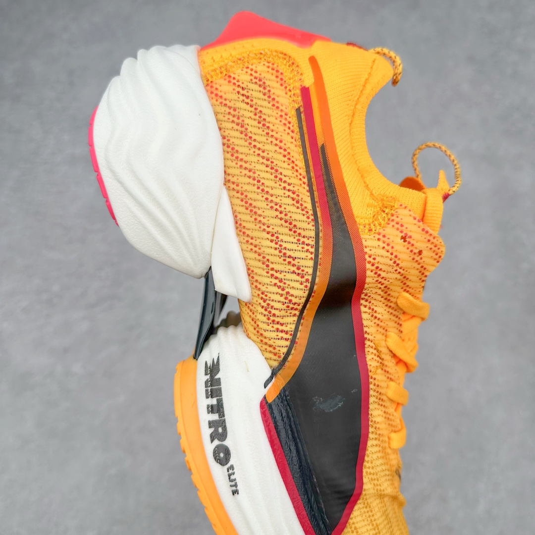 图片[6]-PUMA Fast-R Nitro Elite 彪马系带织物减震防滑耐磨碳板低帮跑步鞋 1、随着竞速跑鞋市场竞争愈发激烈，多数品牌都已经告别了材料和科技堆砌的阶段，进入到在已有科技基础上的精细研磨阶段，如何将新的材料和技术用更合理的工艺为跑鞋带来卓越性能和轻弹脚感成为主要趋势，经过一年的沉淀迭代，PUMA 最新一代比赛日竞速鞋 FAST-R 2 NITRO™ ELITE 正式发布。 2、昨日的蒸蒸日上迎新跑中，沙宇超和陈为芬二人上脚的正是这款鞋，这也是 Fast-R 2 在国内的首次亮相。 3、日本最负盛名的国民接力赛事箱根驿传 100 周年的比赛激战正酣，PUMA 为此也特意推出了 1000 双限量版配色 Fast-R 2 NITRO™ Elite Ekiden Rush。 4、跑野开箱的正是其中一双，箱根无弱旅，在今天的箱根驿传比赛中，参赛队伍立教大学（Rikkyo Univeristy）正是由 PUMA 赞助，这双箱根款鞋身外侧有明显的箱根 100 周年标志，鞋身内侧的接力襷带，则是与赛场上奔跑的立教大学队员们参赛服装的主题色紫色一致，这一设计也扣住了箱根驿传的精华，那就是年轻人最纯粹的极速奔跑以及在一根襷带上的母校荣耀。 5、整体外观方面，前后跟分离式的标志性设计得到延续，中间则是通过 PWRPLATE 碳板相互连接，但这一代碳板延伸面积扩展至脚趾外侧区域，增加了触地面积和区间，为跑动带来更好过渡并在离地时提供更强推动力。 6、厚度方面，Fast-R 2 鞋底厚度顶到了符合正式比赛规定的最大厚度（40 mm）限值，由此得到了缓震与回弹性能最大限度的提升。 7、中底方面，采用 PUMA 最顶级的 NITRO™ ELITE 氮气缓震科技，保证缓冲的基础上追求极致轻量化，与前代产品相比，Fast-R 2 能量存储增加 22%，能量回馈增加46%。 8、两个数值的大幅提升带来的脚感会截然不同，Fast-R 2 有着更轻盈且更经济的跑动反馈，用一个直观数据量化：对一位 230 的马拉松选手来说，这双鞋能节省 1 分 23 秒的完赛时间。 9、鞋面方面，采用新一代 ULTRAWEAVE 鞋面，比上一代鞋面材料轻 20%，内侧仍旧搭载 PWRTAPE 加强筋，确保跑动过程中的轻盈贴合与稳固支撑。 10、大底方面，PUMAGRIP 外底可以应对不同路面，水泥路、柏油路、湿滑地面都有出色的止滑和抓地性能。 11、穿上这双 Fast-R 2，在比赛日也能跑出美洲狮一样迅捷的步伐。 尺码：36 36.5 37.5 38 38.5 39 40 40.5 41 42 42.5 43 44 44.5 45-选品中心