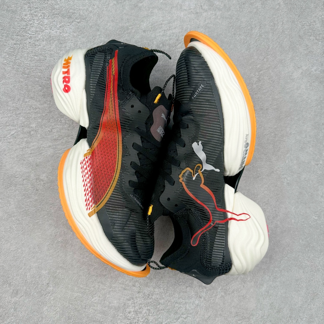 图片[3]-PUMA Fast-R Nitro Elite 彪马系带织物减震防滑耐磨碳板低帮跑步鞋 1、随着竞速跑鞋市场竞争愈发激烈，多数品牌都已经告别了材料和科技堆砌的阶段，进入到在已有科技基础上的精细研磨阶段，如何将新的材料和技术用更合理的工艺为跑鞋带来卓越性能和轻弹脚感成为主要趋势，经过一年的沉淀迭代，PUMA 最新一代比赛日竞速鞋 FAST-R 2 NITRO™ ELITE 正式发布。 2、昨日的蒸蒸日上迎新跑中，沙宇超和陈为芬二人上脚的正是这款鞋，这也是 Fast-R 2 在国内的首次亮相。 3、日本最负盛名的国民接力赛事箱根驿传 100 周年的比赛激战正酣，PUMA 为此也特意推出了 1000 双限量版配色 Fast-R 2 NITRO™ Elite Ekiden Rush。 4、跑野开箱的正是其中一双，箱根无弱旅，在今天的箱根驿传比赛中，参赛队伍立教大学（Rikkyo Univeristy）正是由 PUMA 赞助，这双箱根款鞋身外侧有明显的箱根 100 周年标志，鞋身内侧的接力襷带，则是与赛场上奔跑的立教大学队员们参赛服装的主题色紫色一致，这一设计也扣住了箱根驿传的精华，那就是年轻人最纯粹的极速奔跑以及在一根襷带上的母校荣耀。 5、整体外观方面，前后跟分离式的标志性设计得到延续，中间则是通过 PWRPLATE 碳板相互连接，但这一代碳板延伸面积扩展至脚趾外侧区域，增加了触地面积和区间，为跑动带来更好过渡并在离地时提供更强推动力。 6、厚度方面，Fast-R 2 鞋底厚度顶到了符合正式比赛规定的最大厚度（40 mm）限值，由此得到了缓震与回弹性能最大限度的提升。 7、中底方面，采用 PUMA 最顶级的 NITRO™ ELITE 氮气缓震科技，保证缓冲的基础上追求极致轻量化，与前代产品相比，Fast-R 2 能量存储增加 22%，能量回馈增加46%。 8、两个数值的大幅提升带来的脚感会截然不同，Fast-R 2 有着更轻盈且更经济的跑动反馈，用一个直观数据量化：对一位 230 的马拉松选手来说，这双鞋能节省 1 分 23 秒的完赛时间。 9、鞋面方面，采用新一代 ULTRAWEAVE 鞋面，比上一代鞋面材料轻 20%，内侧仍旧搭载 PWRTAPE 加强筋，确保跑动过程中的轻盈贴合与稳固支撑。 10、大底方面，PUMAGRIP 外底可以应对不同路面，水泥路、柏油路、湿滑地面都有出色的止滑和抓地性能。 11、穿上这双 Fast-R 2，在比赛日也能跑出美洲狮一样迅捷的步伐。 尺码：36 36.5 37.5 38 38.5 39 40 40.5 41 42 42.5 43 44 44.5 45-选品中心