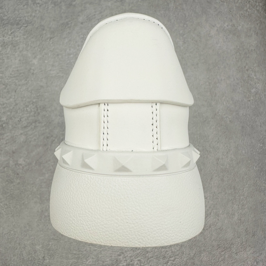 图片[8]-海淘代购版 Valentino 华伦天奴 Rockstud untitled 休铆钉小白鞋 杨洋 关晓彤等众多明星同款 软羊皮低帮运动鞋 经典百搭款绗缝格纹与铆钉 打造瞩目朋克风格 考究皮质构塑和简洁轮廓 流畅的线条奠定酷感基调 装饰金属质感橡胶效果 背面与鞋舌装饰 穿出了不一样的随性和时髦 阿那亚大秀可谓是刷爆了时尚圈 鞋面全油边 面料：定制牛皮+独家开模TPU大底 全套包装 尺码：39 40 41 42 43 44-选品中心