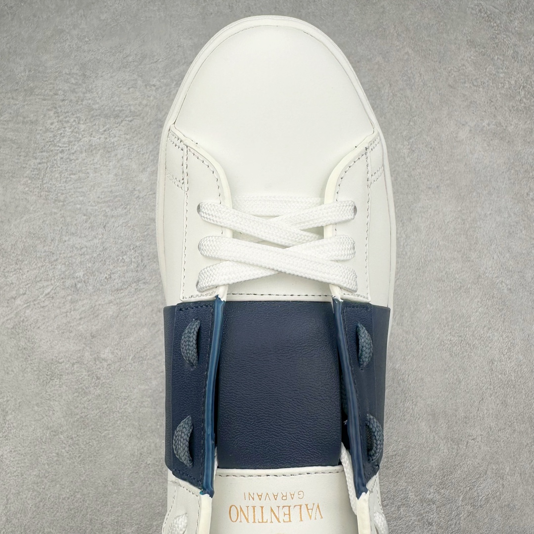 图片[4]-海淘代购版 Valentino 华伦天奴 Rockstud untitled 休铆钉小白鞋 杨洋 关晓彤等众多明星同款 软羊皮低帮运动鞋 经典百搭款绗缝格纹与铆钉 打造瞩目朋克风格 考究皮质构塑和简洁轮廓 流畅的线条奠定酷感基调 装饰金属质感橡胶效果 背面与鞋舌装饰 穿出了不一样的随性和时髦 阿那亚大秀可谓是刷爆了时尚圈 鞋面全油边 面料：定制牛皮+独家开模TPU大底 全套包装 尺码：39 40 41 42 43 44-选品中心