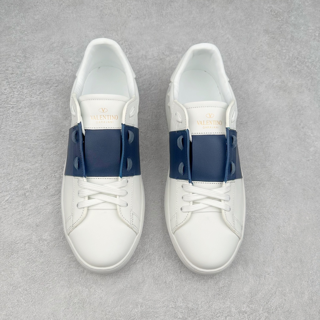 图片[2]-海淘代购版 Valentino 华伦天奴 Rockstud untitled 休铆钉小白鞋 杨洋 关晓彤等众多明星同款 软羊皮低帮运动鞋 经典百搭款绗缝格纹与铆钉 打造瞩目朋克风格 考究皮质构塑和简洁轮廓 流畅的线条奠定酷感基调 装饰金属质感橡胶效果 背面与鞋舌装饰 穿出了不一样的随性和时髦 阿那亚大秀可谓是刷爆了时尚圈 鞋面全油边 面料：定制牛皮+独家开模TPU大底 全套包装 尺码：39 40 41 42 43 44-选品中心