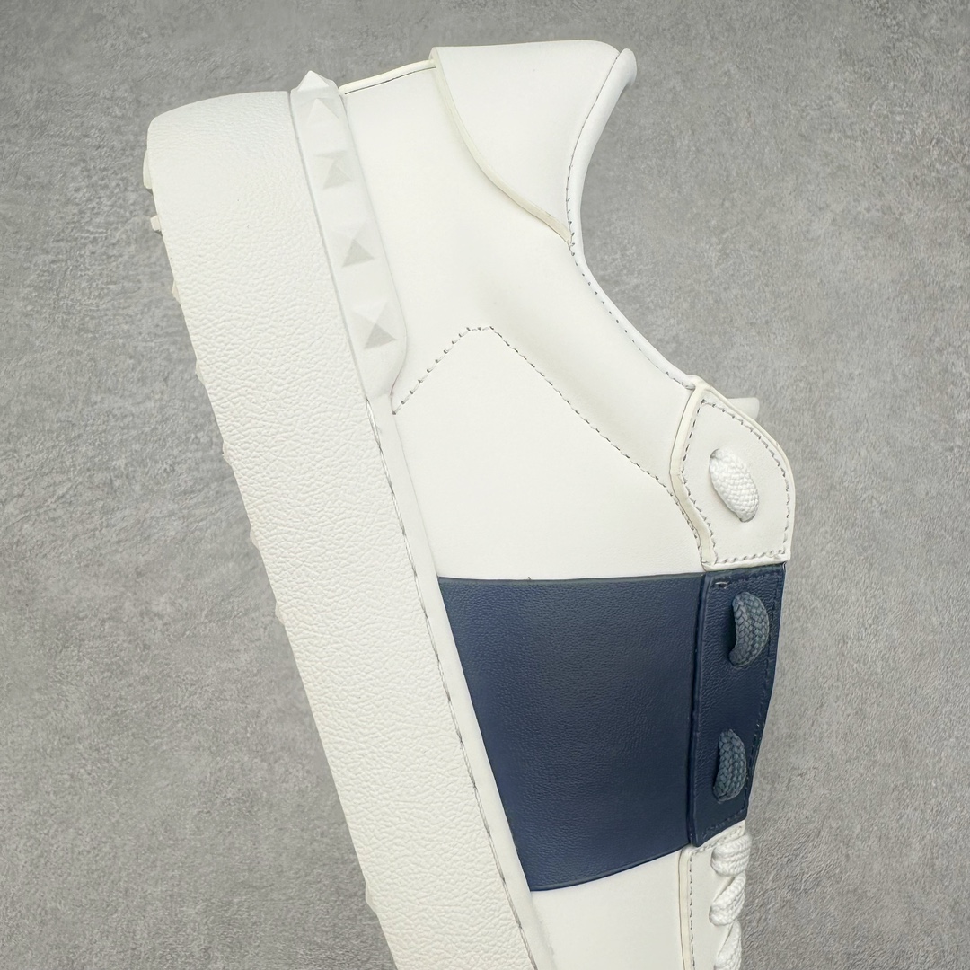 图片[6]-海淘代购版 Valentino 华伦天奴 Rockstud untitled 休铆钉小白鞋 杨洋 关晓彤等众多明星同款 软羊皮低帮运动鞋 经典百搭款绗缝格纹与铆钉 打造瞩目朋克风格 考究皮质构塑和简洁轮廓 流畅的线条奠定酷感基调 装饰金属质感橡胶效果 背面与鞋舌装饰 穿出了不一样的随性和时髦 阿那亚大秀可谓是刷爆了时尚圈 鞋面全油边 面料：定制牛皮+独家开模TPU大底 全套包装 尺码：39 40 41 42 43 44-选品中心