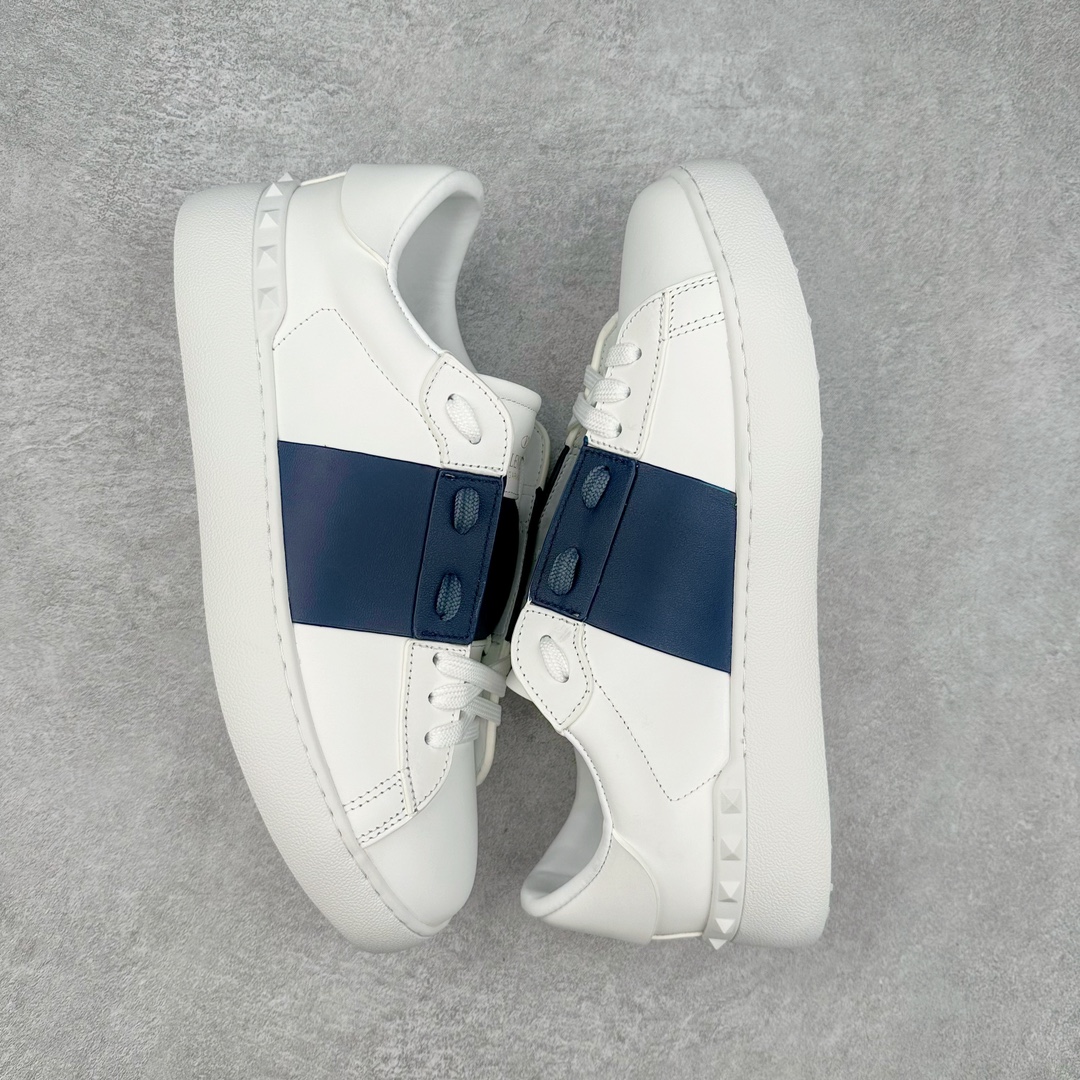 图片[3]-海淘代购版 Valentino 华伦天奴 Rockstud untitled 休铆钉小白鞋 杨洋 关晓彤等众多明星同款 软羊皮低帮运动鞋 经典百搭款绗缝格纹与铆钉 打造瞩目朋克风格 考究皮质构塑和简洁轮廓 流畅的线条奠定酷感基调 装饰金属质感橡胶效果 背面与鞋舌装饰 穿出了不一样的随性和时髦 阿那亚大秀可谓是刷爆了时尚圈 鞋面全油边 面料：定制牛皮+独家开模TPU大底 全套包装 尺码：39 40 41 42 43 44-选品中心