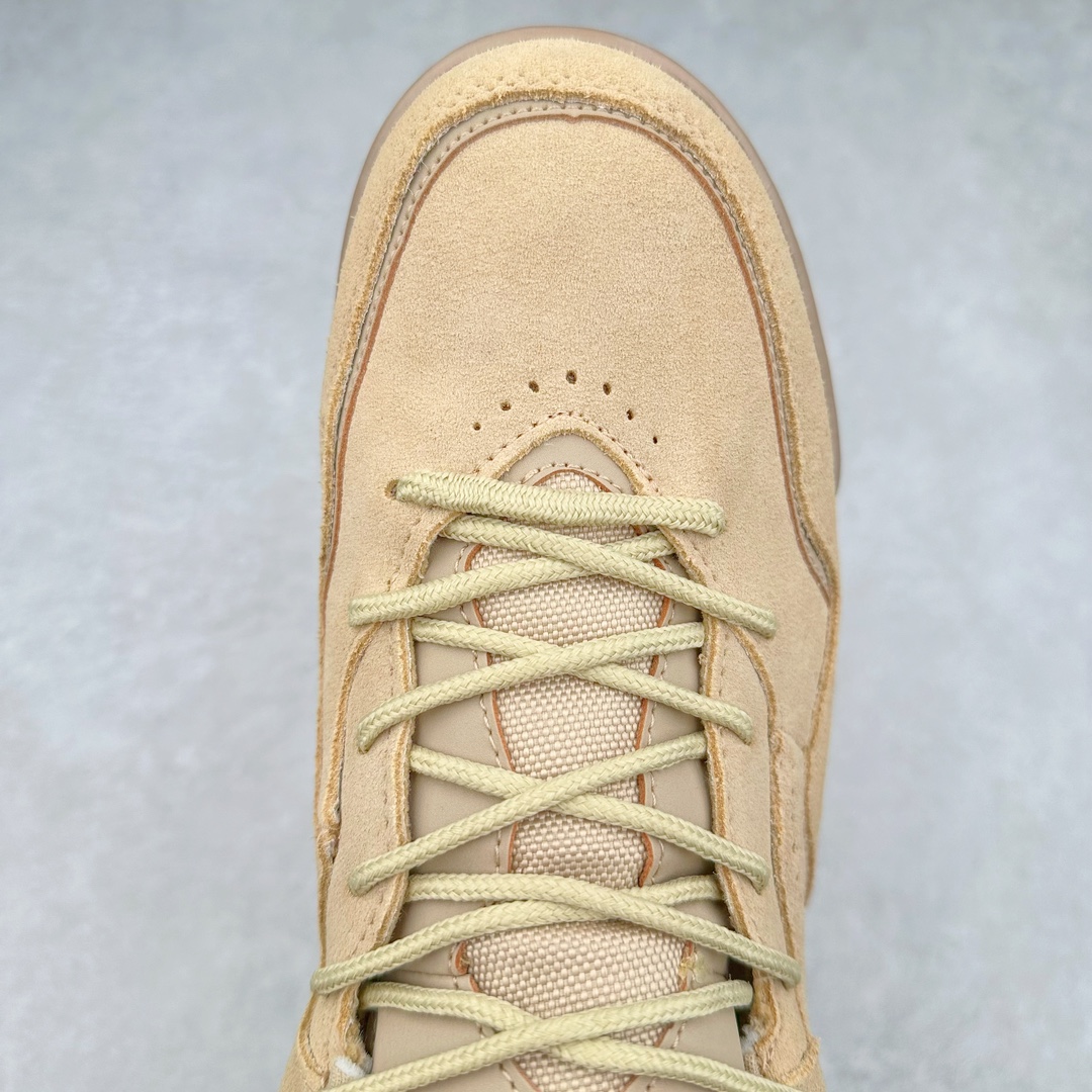 图片[4]-＃福利特价 Air Jordan Courtside AJ23 简版中帮复古休闲运动文化篮球鞋 作为AJ3到AJ4之间的过渡产品，之所以被称为AJ3的简版，它们的造型非常的相似但是也有一些差异，鞋面采用耐磨的牛剖层和人造革鞋面搭配，后跟可以明显看见Air Max气垫。出色的包裹效果让鞋子脚感非常舒适，也让脚掌以及脚面更加的贴合鞋子，在双脚落地产生冲击力的同时，可视气垫可以有效减缓力道，提高鞋子整体的稳定性，既能起到减震的作用，又能保证双足舒适的脚感。另外，灵敏的Phylon中底以及鞋帮的设计，锁住双足，也为前掌提供了有效的包裹。内衬部分采用了透气的织物材料，为脚部的舒适脚感提供了充足的条件。最后就是大底部分，大底采用的是橡胶材质，无论是日常压马路还是简单的运动，都是可以驾驭，鞋底水波纹以及其他不规则图案，也保障了鞋子充足的防滑性以及耐磨性。尺码：36 36.5 37.5 38 38.5 39 40 40.5 41 42 42.5 43 44 44.5 45-选品中心