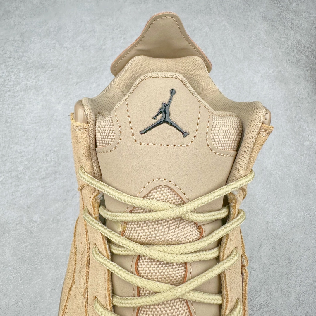 图片[5]-＃福利特价 Air Jordan Courtside AJ23 简版中帮复古休闲运动文化篮球鞋 作为AJ3到AJ4之间的过渡产品，之所以被称为AJ3的简版，它们的造型非常的相似但是也有一些差异，鞋面采用耐磨的牛剖层和人造革鞋面搭配，后跟可以明显看见Air Max气垫。出色的包裹效果让鞋子脚感非常舒适，也让脚掌以及脚面更加的贴合鞋子，在双脚落地产生冲击力的同时，可视气垫可以有效减缓力道，提高鞋子整体的稳定性，既能起到减震的作用，又能保证双足舒适的脚感。另外，灵敏的Phylon中底以及鞋帮的设计，锁住双足，也为前掌提供了有效的包裹。内衬部分采用了透气的织物材料，为脚部的舒适脚感提供了充足的条件。最后就是大底部分，大底采用的是橡胶材质，无论是日常压马路还是简单的运动，都是可以驾驭，鞋底水波纹以及其他不规则图案，也保障了鞋子充足的防滑性以及耐磨性。尺码：36 36.5 37.5 38 38.5 39 40 40.5 41 42 42.5 43 44 44.5 45-选品中心