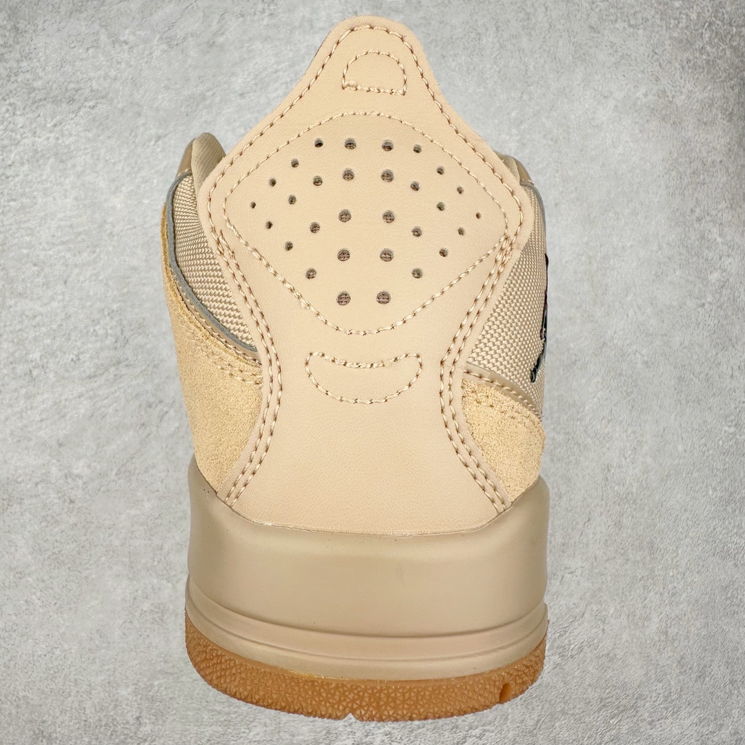 图片[8]-＃福利特价 Air Jordan Courtside AJ23 简版中帮复古休闲运动文化篮球鞋 作为AJ3到AJ4之间的过渡产品，之所以被称为AJ3的简版，它们的造型非常的相似但是也有一些差异，鞋面采用耐磨的牛剖层和人造革鞋面搭配，后跟可以明显看见Air Max气垫。出色的包裹效果让鞋子脚感非常舒适，也让脚掌以及脚面更加的贴合鞋子，在双脚落地产生冲击力的同时，可视气垫可以有效减缓力道，提高鞋子整体的稳定性，既能起到减震的作用，又能保证双足舒适的脚感。另外，灵敏的Phylon中底以及鞋帮的设计，锁住双足，也为前掌提供了有效的包裹。内衬部分采用了透气的织物材料，为脚部的舒适脚感提供了充足的条件。最后就是大底部分，大底采用的是橡胶材质，无论是日常压马路还是简单的运动，都是可以驾驭，鞋底水波纹以及其他不规则图案，也保障了鞋子充足的防滑性以及耐磨性。尺码：36 36.5 37.5 38 38.5 39 40 40.5 41 42 42.5 43 44 44.5 45-选品中心