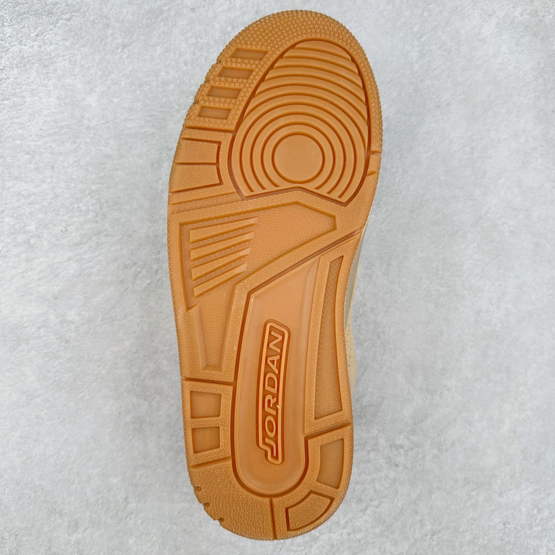 图片[9]-＃福利特价 Air Jordan Courtside AJ23 简版中帮复古休闲运动文化篮球鞋 作为AJ3到AJ4之间的过渡产品，之所以被称为AJ3的简版，它们的造型非常的相似但是也有一些差异，鞋面采用耐磨的牛剖层和人造革鞋面搭配，后跟可以明显看见Air Max气垫。出色的包裹效果让鞋子脚感非常舒适，也让脚掌以及脚面更加的贴合鞋子，在双脚落地产生冲击力的同时，可视气垫可以有效减缓力道，提高鞋子整体的稳定性，既能起到减震的作用，又能保证双足舒适的脚感。另外，灵敏的Phylon中底以及鞋帮的设计，锁住双足，也为前掌提供了有效的包裹。内衬部分采用了透气的织物材料，为脚部的舒适脚感提供了充足的条件。最后就是大底部分，大底采用的是橡胶材质，无论是日常压马路还是简单的运动，都是可以驾驭，鞋底水波纹以及其他不规则图案，也保障了鞋子充足的防滑性以及耐磨性。尺码：36 36.5 37.5 38 38.5 39 40 40.5 41 42 42.5 43 44 44.5 45-选品中心