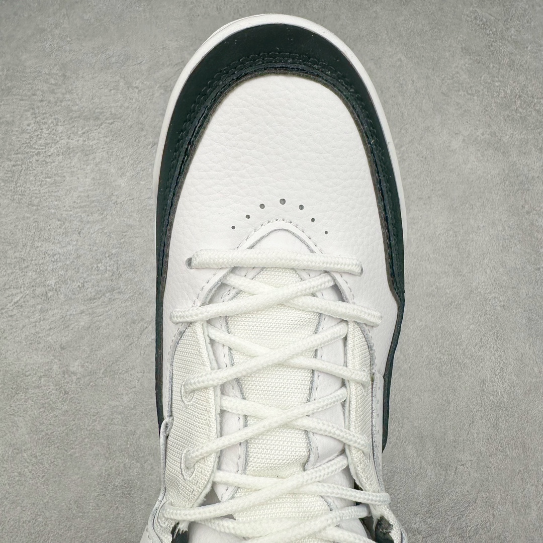 图片[4]-＃福利特价 Air Jordan Courtside AJ23 简版中帮复古休闲运动文化篮球鞋 作为AJ3到AJ4之间的过渡产品，之所以被称为AJ3的简版，它们的造型非常的相似但是也有一些差异，鞋面采用耐磨的牛剖层和人造革鞋面搭配，后跟可以明显看见Air Max气垫。出色的包裹效果让鞋子脚感非常舒适，也让脚掌以及脚面更加的贴合鞋子，在双脚落地产生冲击力的同时，可视气垫可以有效减缓力道，提高鞋子整体的稳定性，既能起到减震的作用，又能保证双足舒适的脚感。另外，灵敏的Phylon中底以及鞋帮的设计，锁住双足，也为前掌提供了有效的包裹。内衬部分采用了透气的织物材料，为脚部的舒适脚感提供了充足的条件。最后就是大底部分，大底采用的是橡胶材质，无论是日常压马路还是简单的运动，都是可以驾驭，鞋底水波纹以及其他不规则图案，也保障了鞋子充足的防滑性以及耐磨性。尺码：36 36.5 37.5 38 38.5 39 40 40.5 41 42 42.5 43 44 44.5 45-选品中心