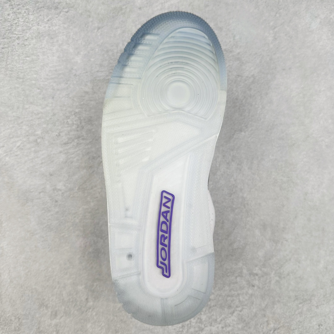 图片[9]-＃福利特价 Air Jordan Courtside AJ23 简版中帮复古休闲运动文化篮球鞋 作为AJ3到AJ4之间的过渡产品，之所以被称为AJ3的简版，它们的造型非常的相似但是也有一些差异，鞋面采用耐磨的牛剖层和人造革鞋面搭配，后跟可以明显看见Air Max气垫。出色的包裹效果让鞋子脚感非常舒适，也让脚掌以及脚面更加的贴合鞋子，在双脚落地产生冲击力的同时，可视气垫可以有效减缓力道，提高鞋子整体的稳定性，既能起到减震的作用，又能保证双足舒适的脚感。另外，灵敏的Phylon中底以及鞋帮的设计，锁住双足，也为前掌提供了有效的包裹。内衬部分采用了透气的织物材料，为脚部的舒适脚感提供了充足的条件。最后就是大底部分，大底采用的是橡胶材质，无论是日常压马路还是简单的运动，都是可以驾驭，鞋底水波纹以及其他不规则图案，也保障了鞋子充足的防滑性以及耐磨性。尺码：36 36.5 37.5 38 38.5 39 40 40.5 41 42 42.5 43 44 44.5 45-选品中心